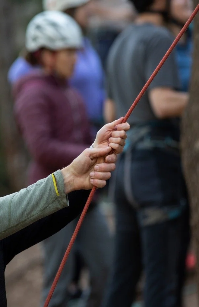 Initiation à l'escalade en extérieur — retraite yoga aventure dans les Pyrénées espagnoles