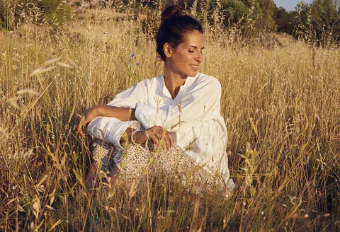 Céline Julien, naturopathe et intervenante du Yogascope, anime les ateliers beauté et nutrition pendant la retraite yoga femmes en Provence. Une approche holistique du bien-être et de la vitalité féminine.