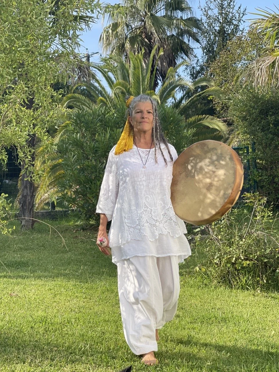 Rencontrez Pantxika Prat, experte en Kundalini yoga, et participez à ses ateliers de méditation et bien-être pour enrichir votre retraite spirituelle en pleine nature.
