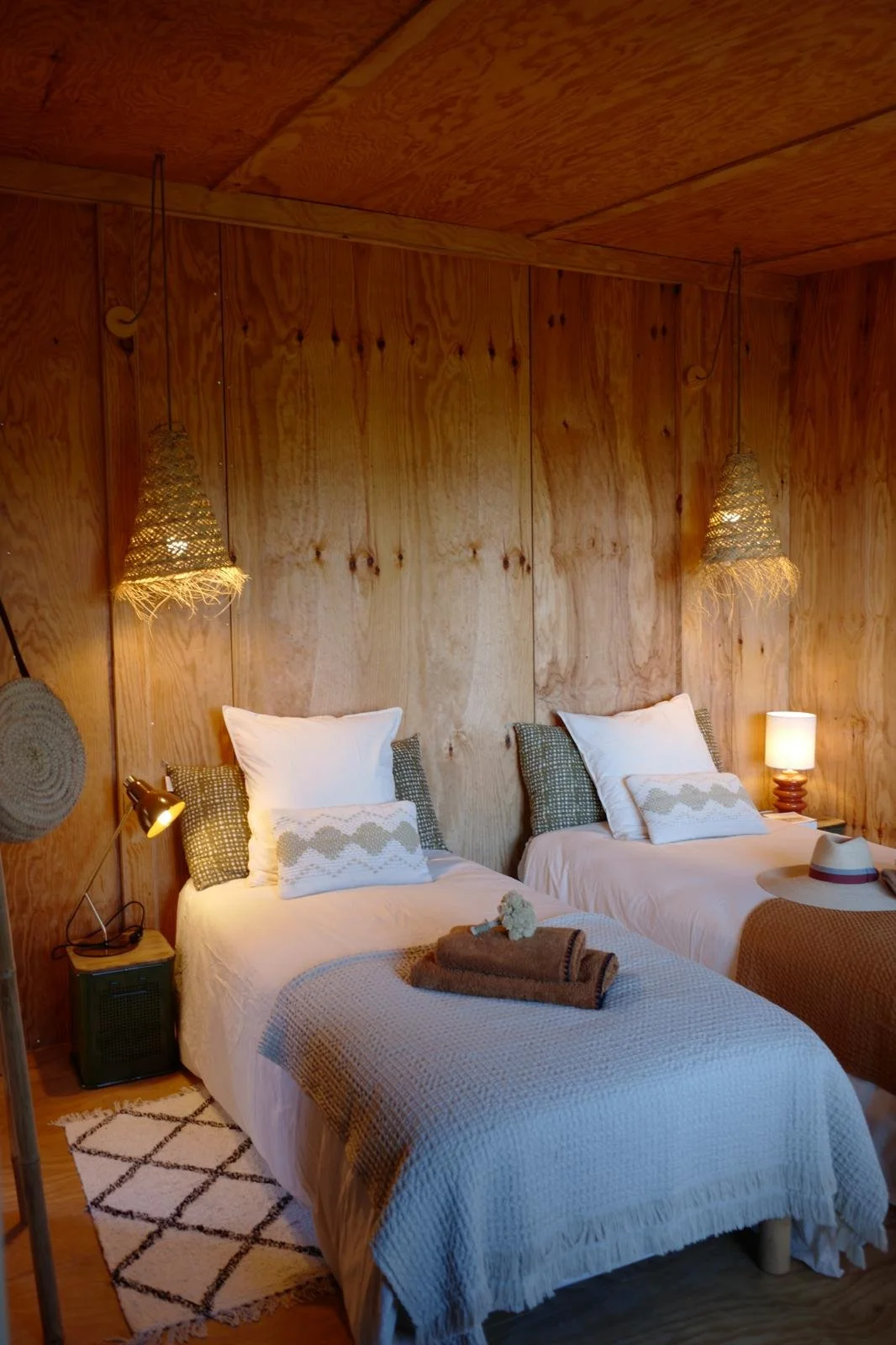 Chambre twin dans une cabane en bois, au cœur du maquis corse – retraite apnée et yoga