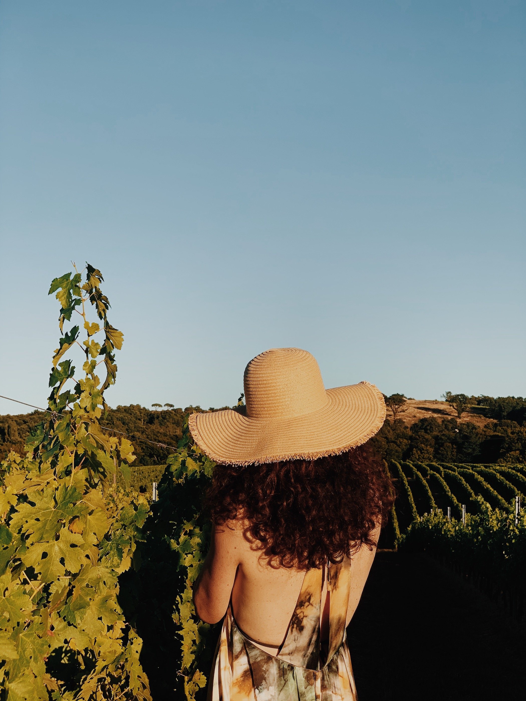 Exploration en pleine nature pendant des vacances fitness ou stage pilates france pour déconnecter en juillet