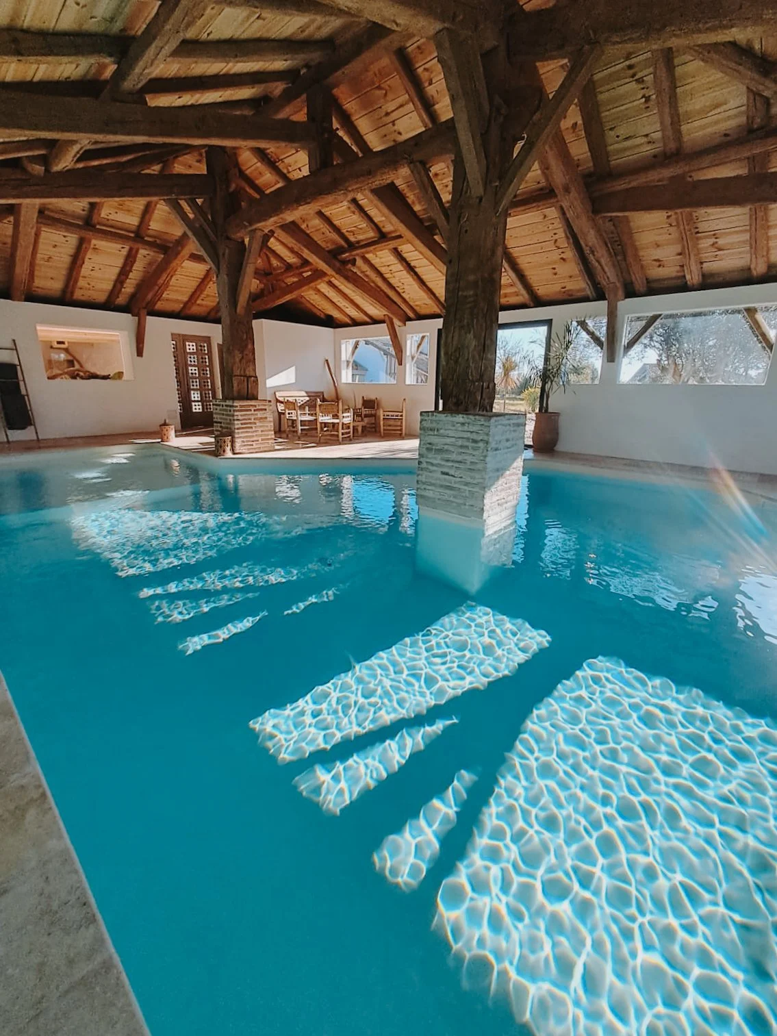 Retraite bien-être spa pilates avec piscine chauffée sauna et bain nordique