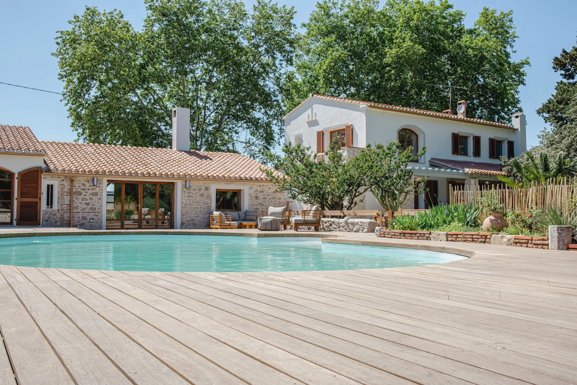 Grande piscine et maison pour vacances juillet, week end fitness breaks ou stage pilates france au soleil