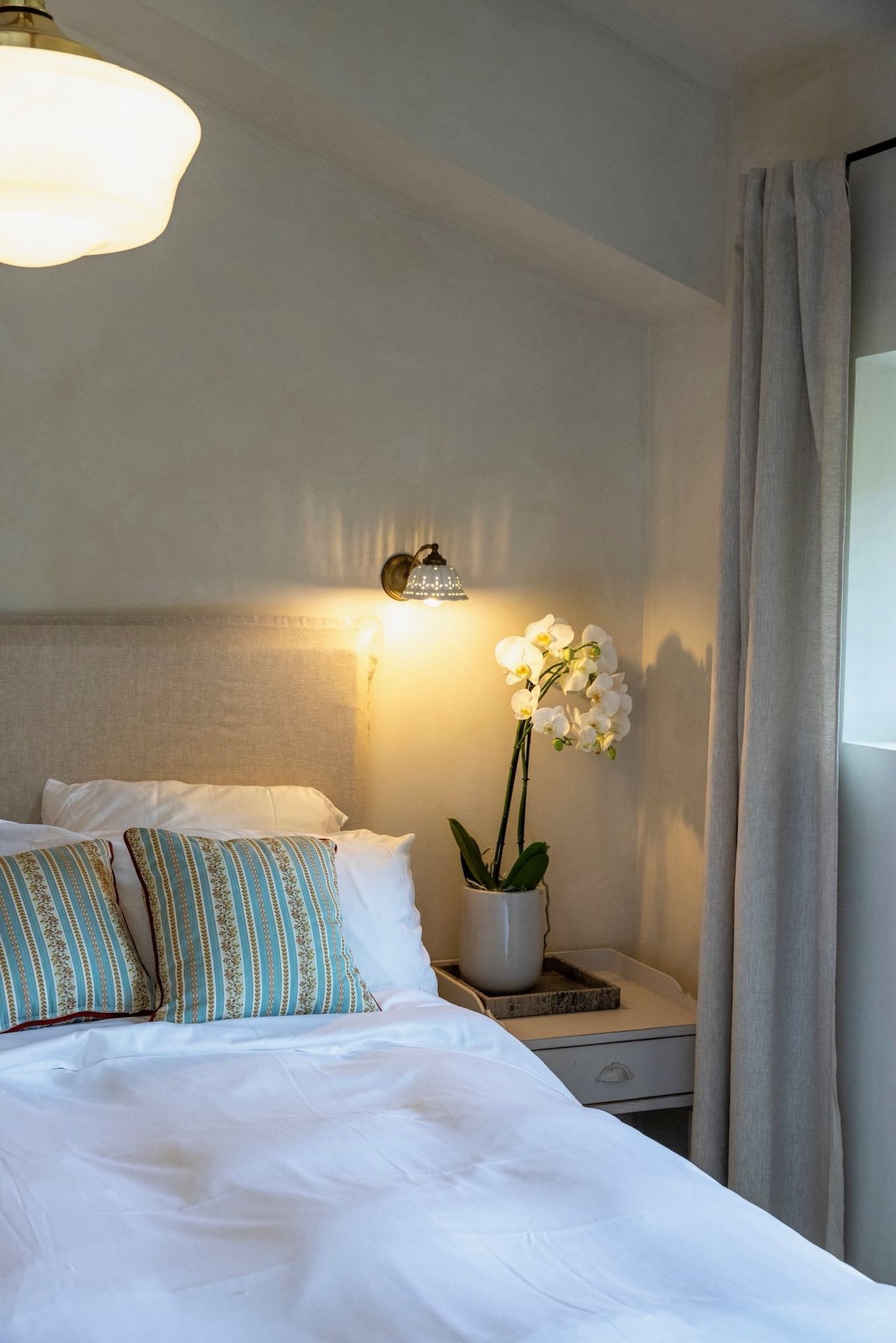 Chambre twin avec lits simples au mas provençal - hébergement retraite yoga Sud France