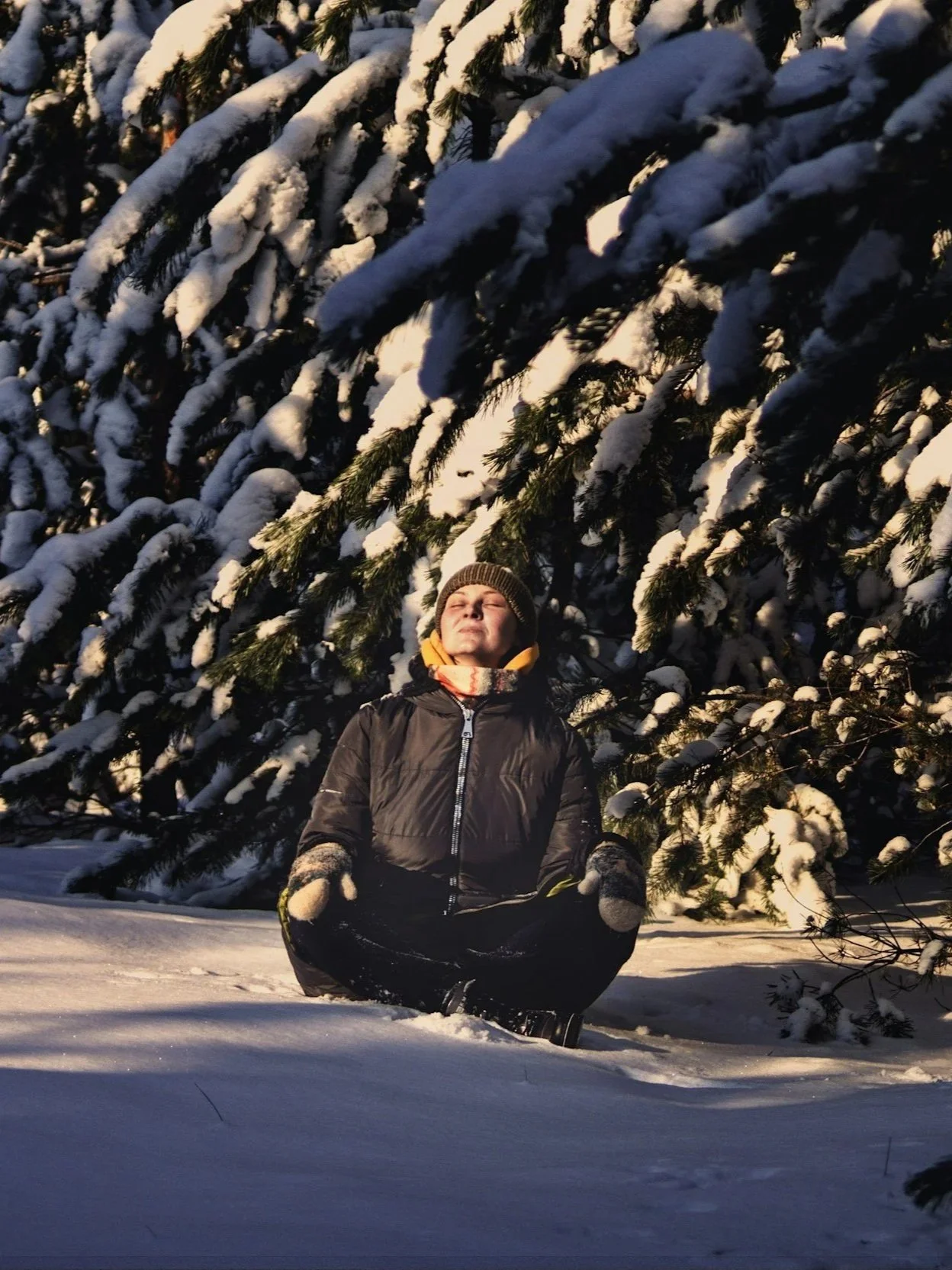 Retraite yoga au ski : équilibre et sérénité en montagne