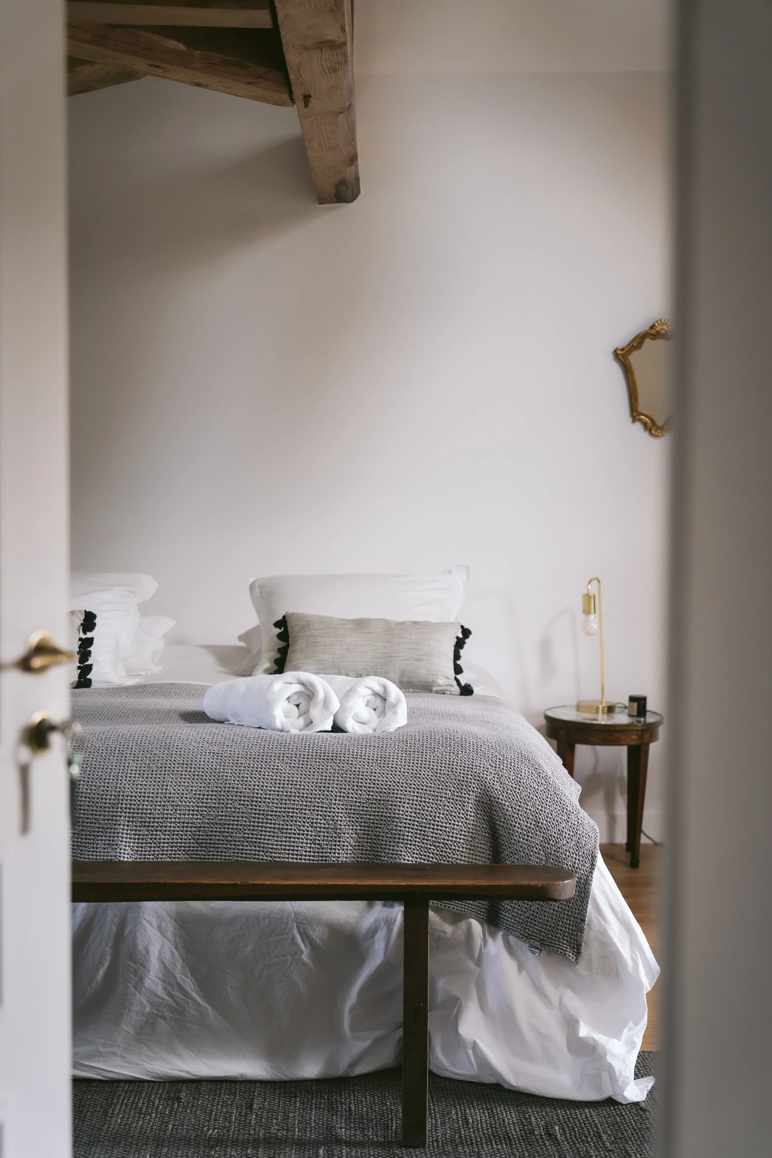 Chambre confortable haut de gamme avec décoration soignée