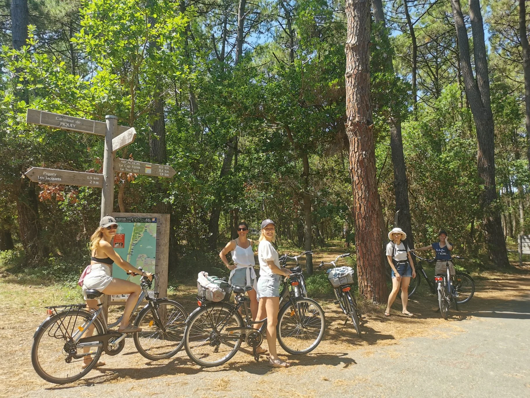 Retraite yoga à Lacanau : balade à vélo dans les pins, activité incluse pour explorer la nature, mai 2026