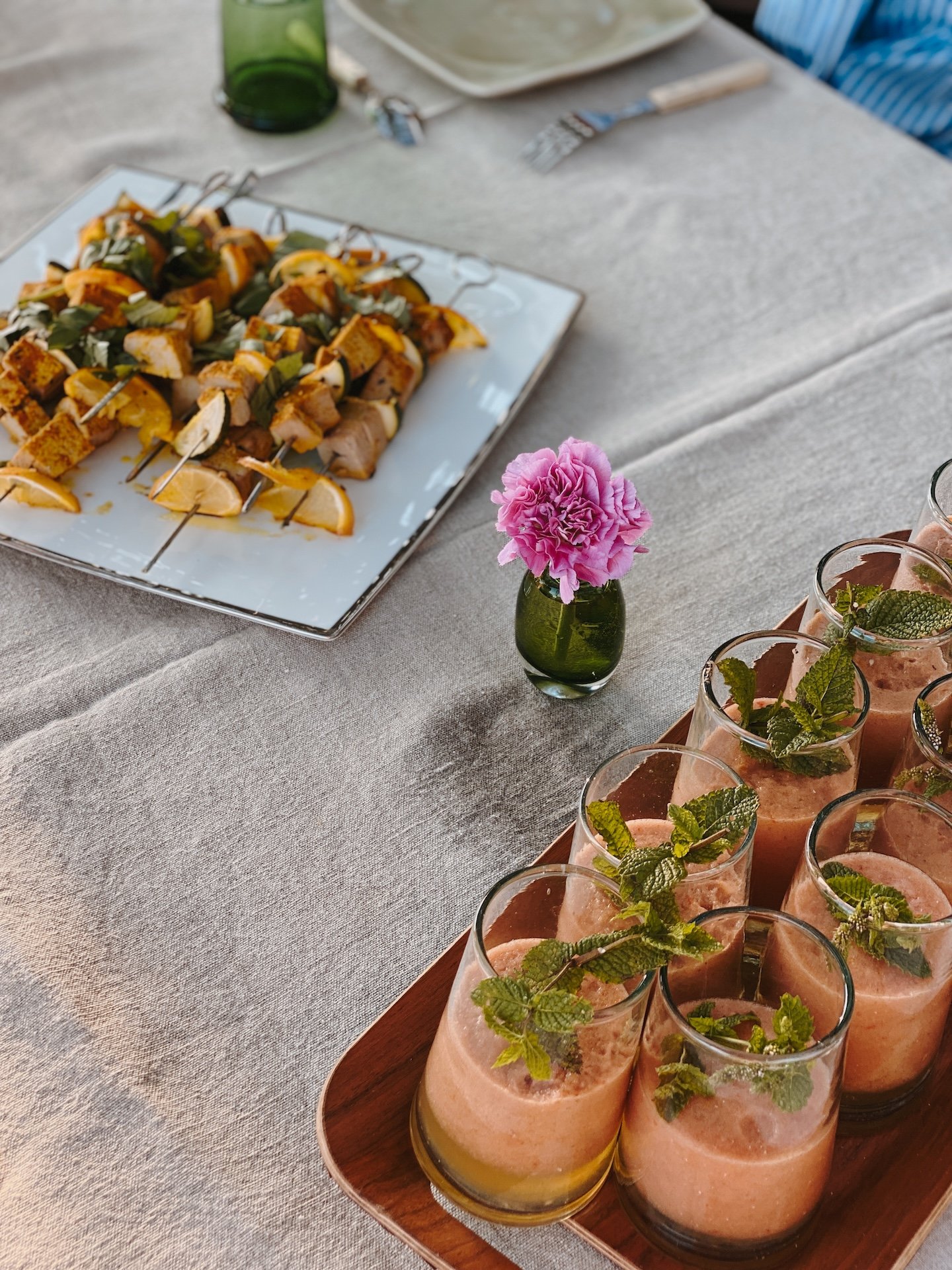 Bouchées et verrines végétales pour l'apéritif — cuisine fraîche et locale cheffe Maïsha retraite yoga Espagne