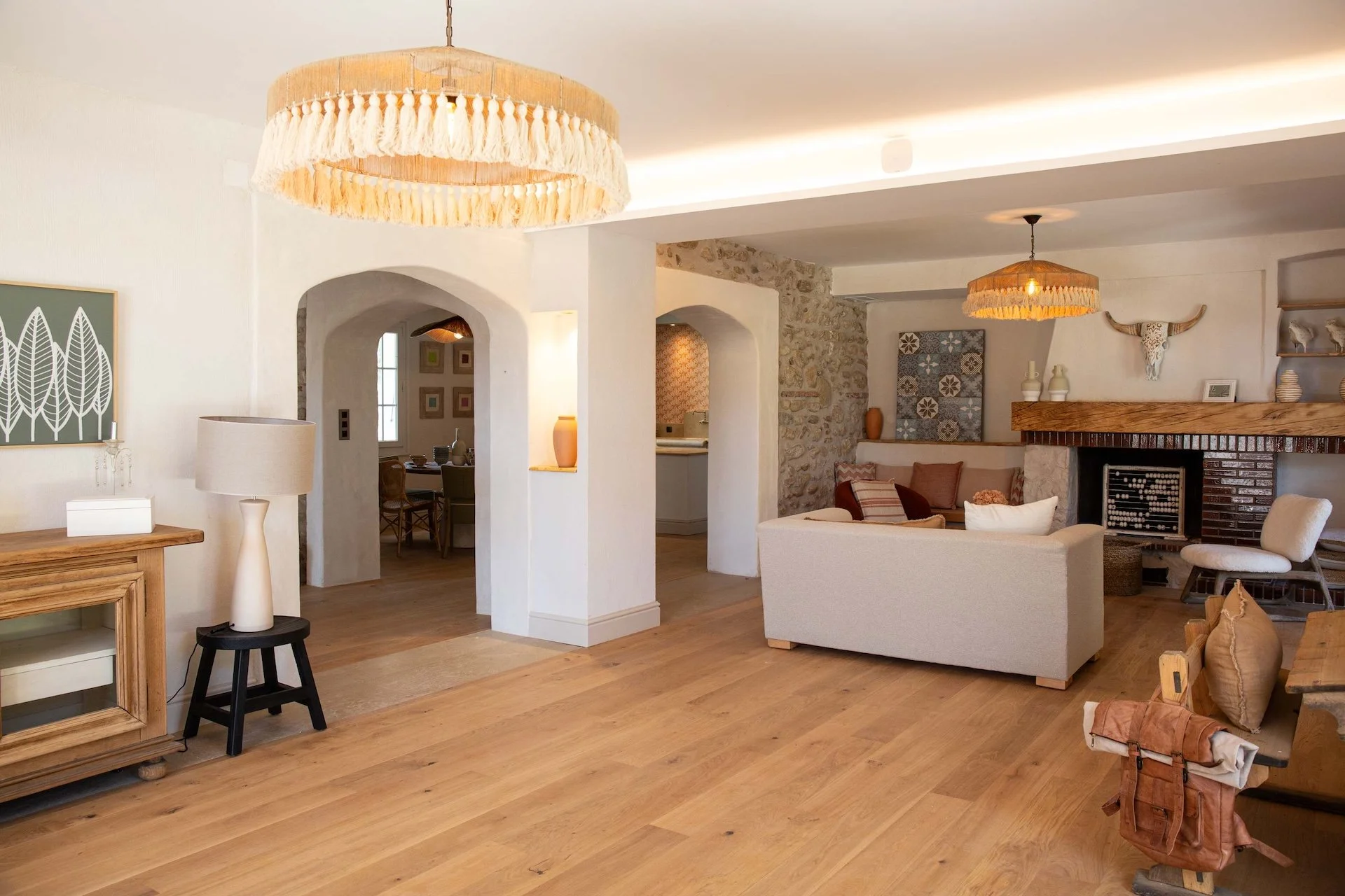 Intérieur lumineux d’un hébergement pour retraite bien-être en France