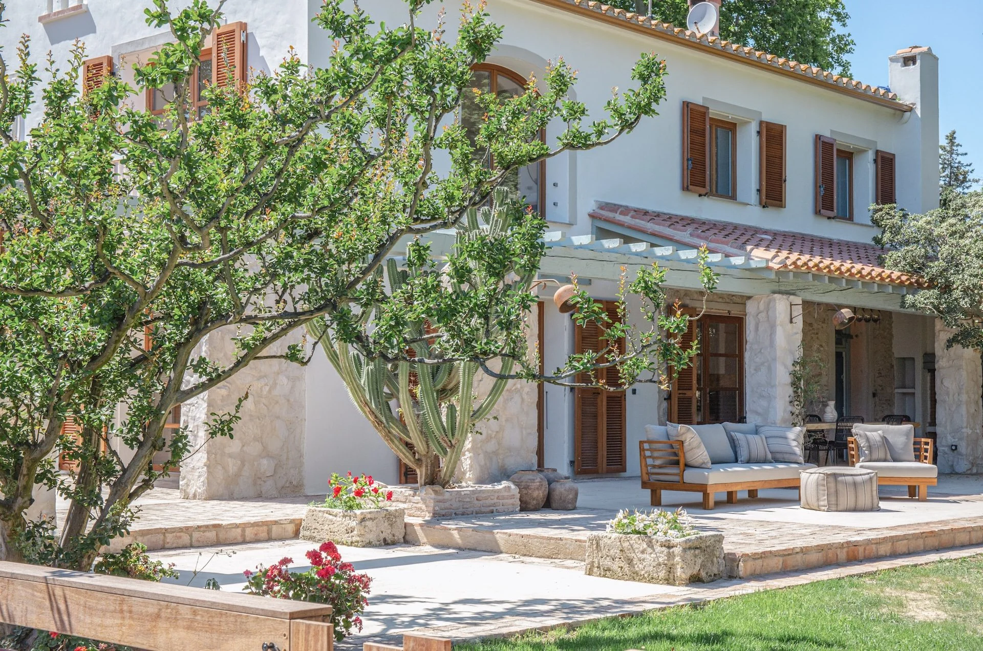 Maison méditerranéenne entourée de nature pour un séjour bien-être dans le sud de la France
