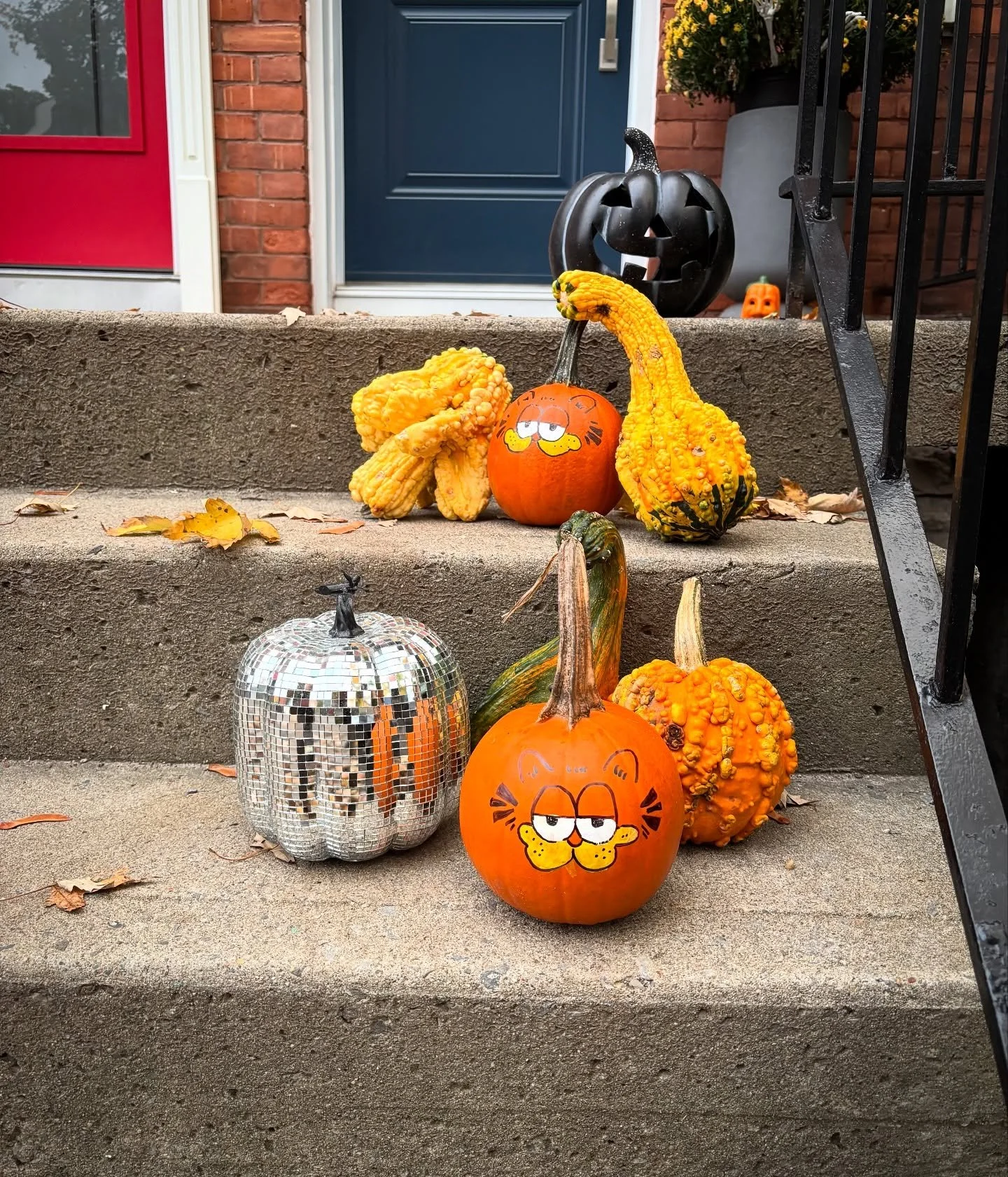 Garf-o-lanterns 🎃 Fully stole this idea from the internet - they turned out so cute! Doing this every year now! #pumpkin #halloween #fall #ottawa #garfield
