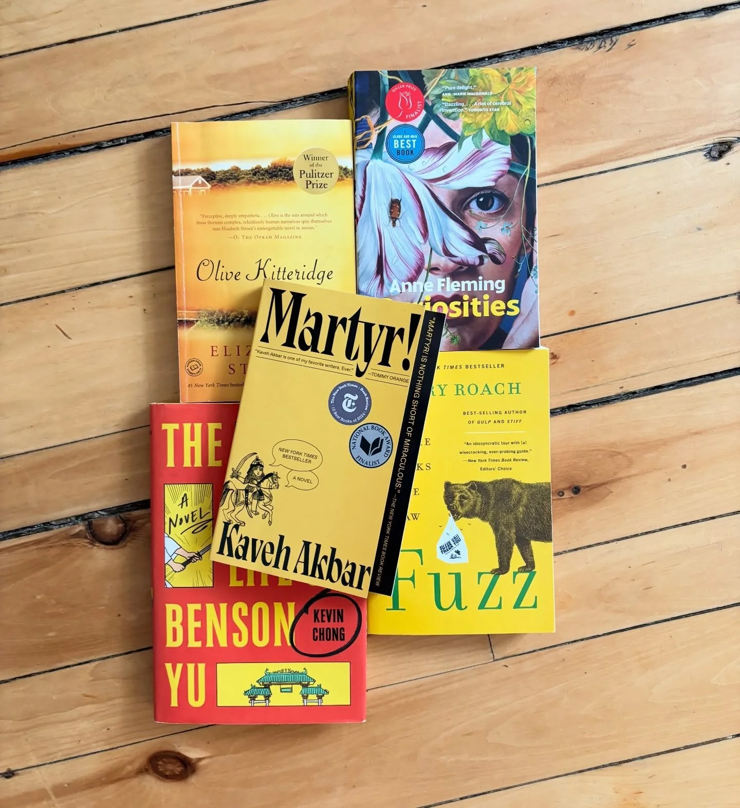 Just picked up some books from @perfectbooksottawa yesterday and realized the last few books I&rsquo;ve read have all been yellow ⭐️☀️ 💛 Have I been subconsciously judging books by their covers?! Apparently! And it&rsquo;s working out great!  #books