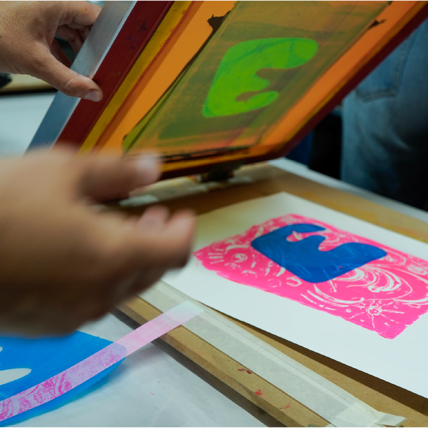 Accumulate Workshop (2023)
Co-presenting ‘10’ workshops (mono-printing into screen printing) with Accumulate_Ldn at DGHE Studios (London).