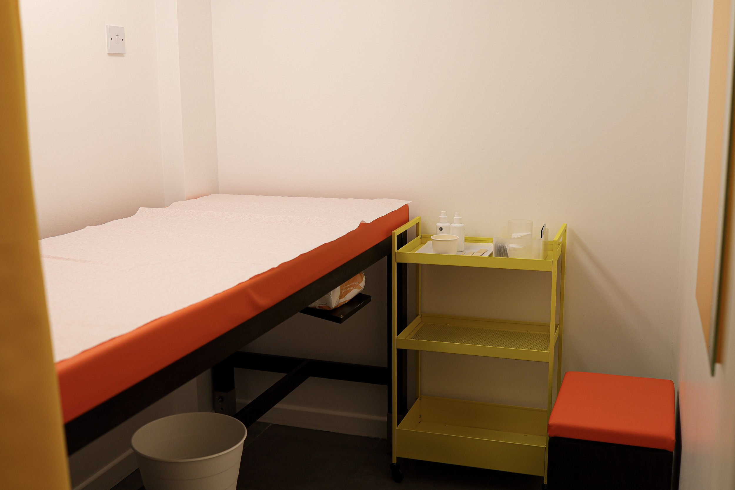 Innovative skin care solutions at Zero - Waxing, Laser Hair Removal, Full Body Red Light Therapy.