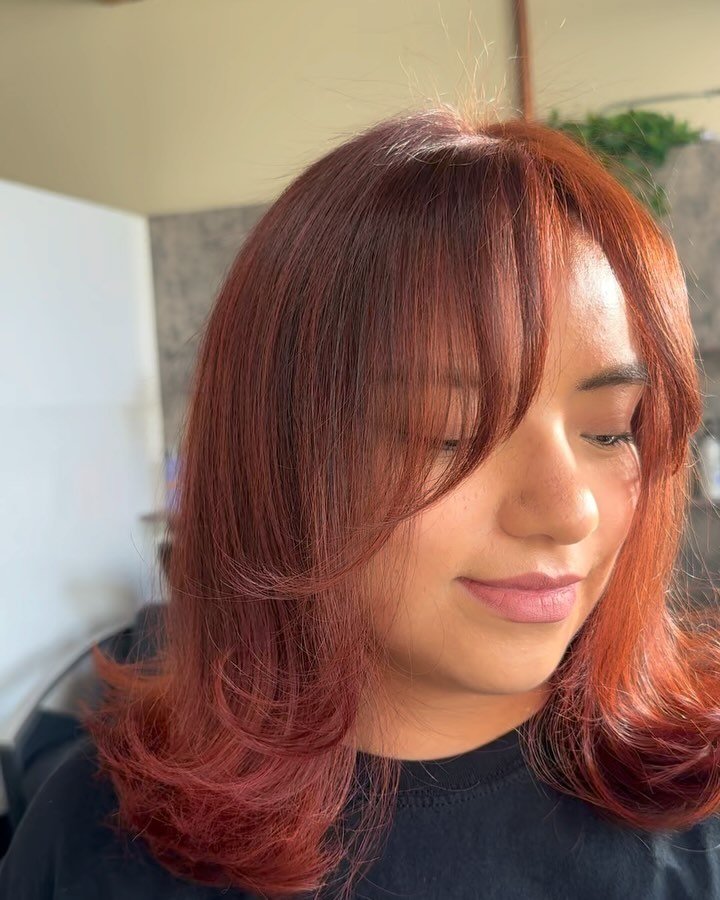 fall switch up 🪄
.
.
.
#bleachfreecolor #nobleachtransformation #pulpriothair #k18hair #pilsenchicago #curtainbangs