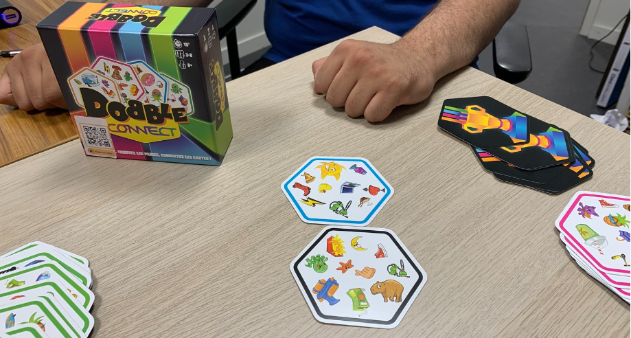 Transformer le Dooble Connect en ice breaker ludique