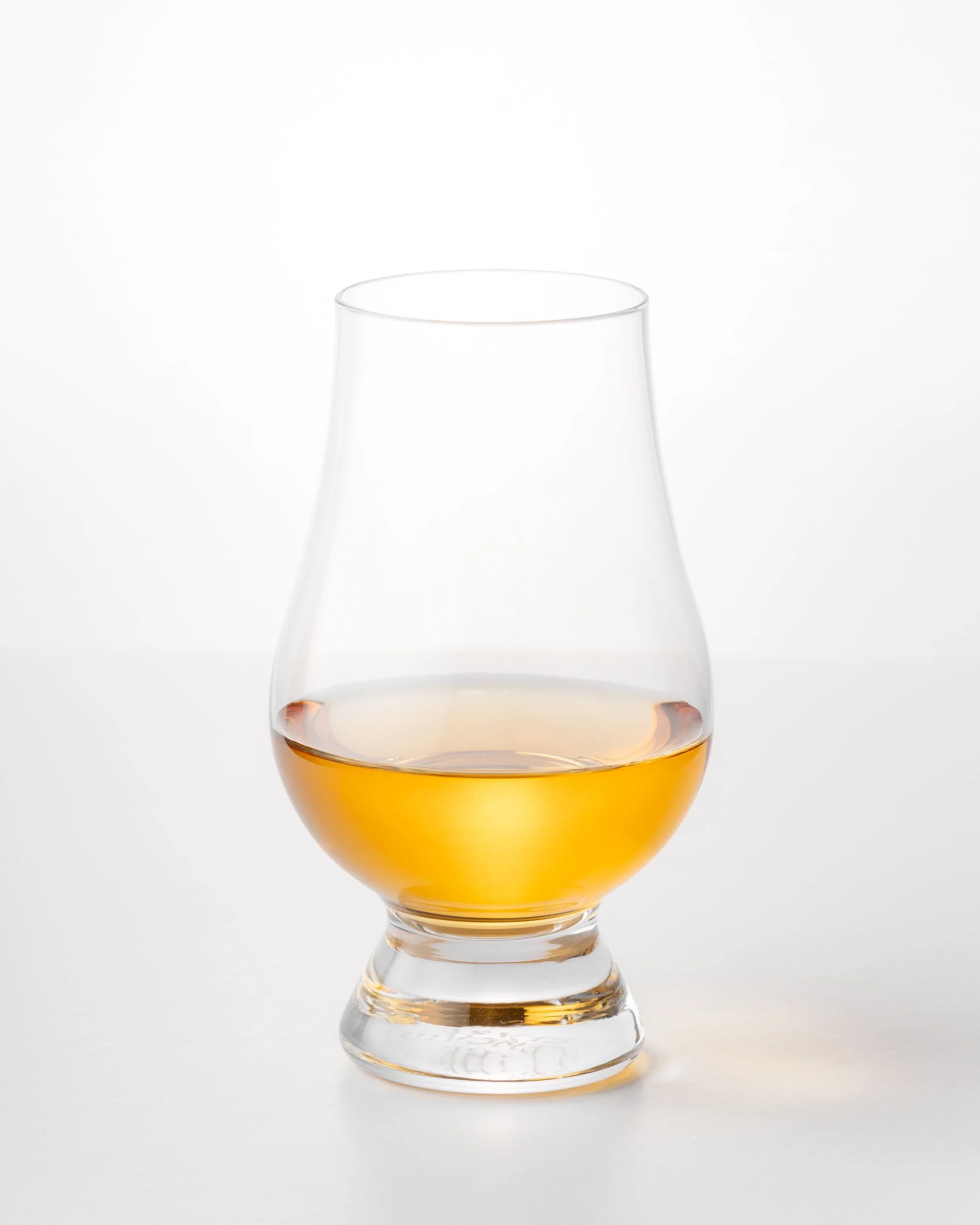 A dram of Fettercairn 12 against a white background