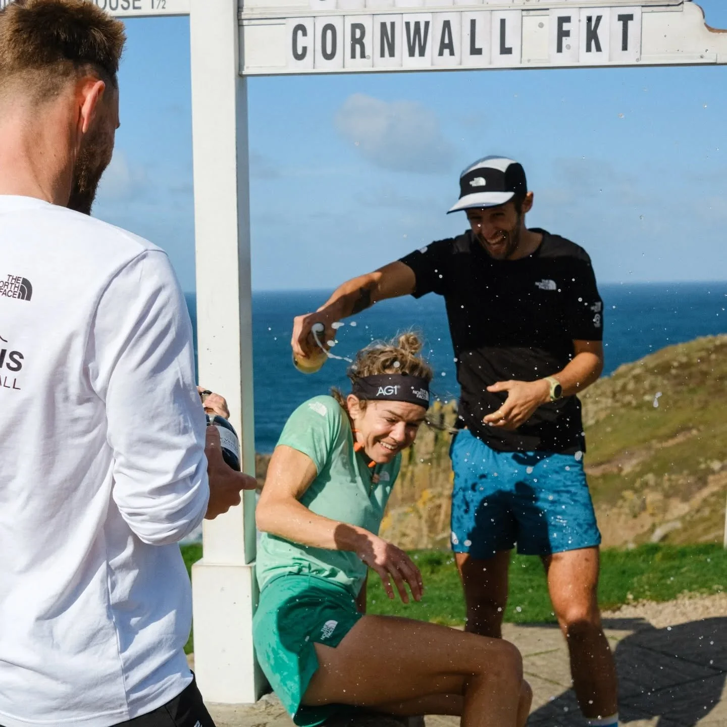 An immense privilege and pleasure to support the indomitable @elseydavis on her FKT setting Circuit of Cornwall.
618.1km with 26,714m elevation gain.
6days 8hours 12minutes
In honour of her mother and in aid of @alzheimersresearchuk
What an awesome