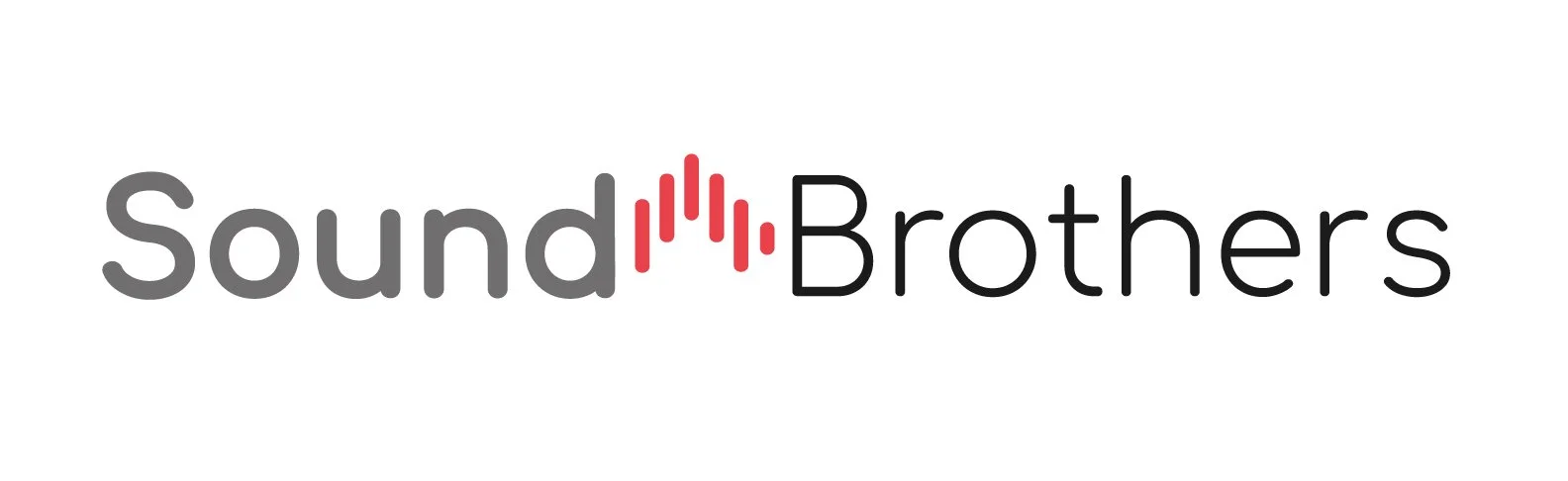 Sound Brothers Logo mit grauem und schwarzem Text, rotem stilisiertem Klangwellen-Design zwischen den Wörtern.