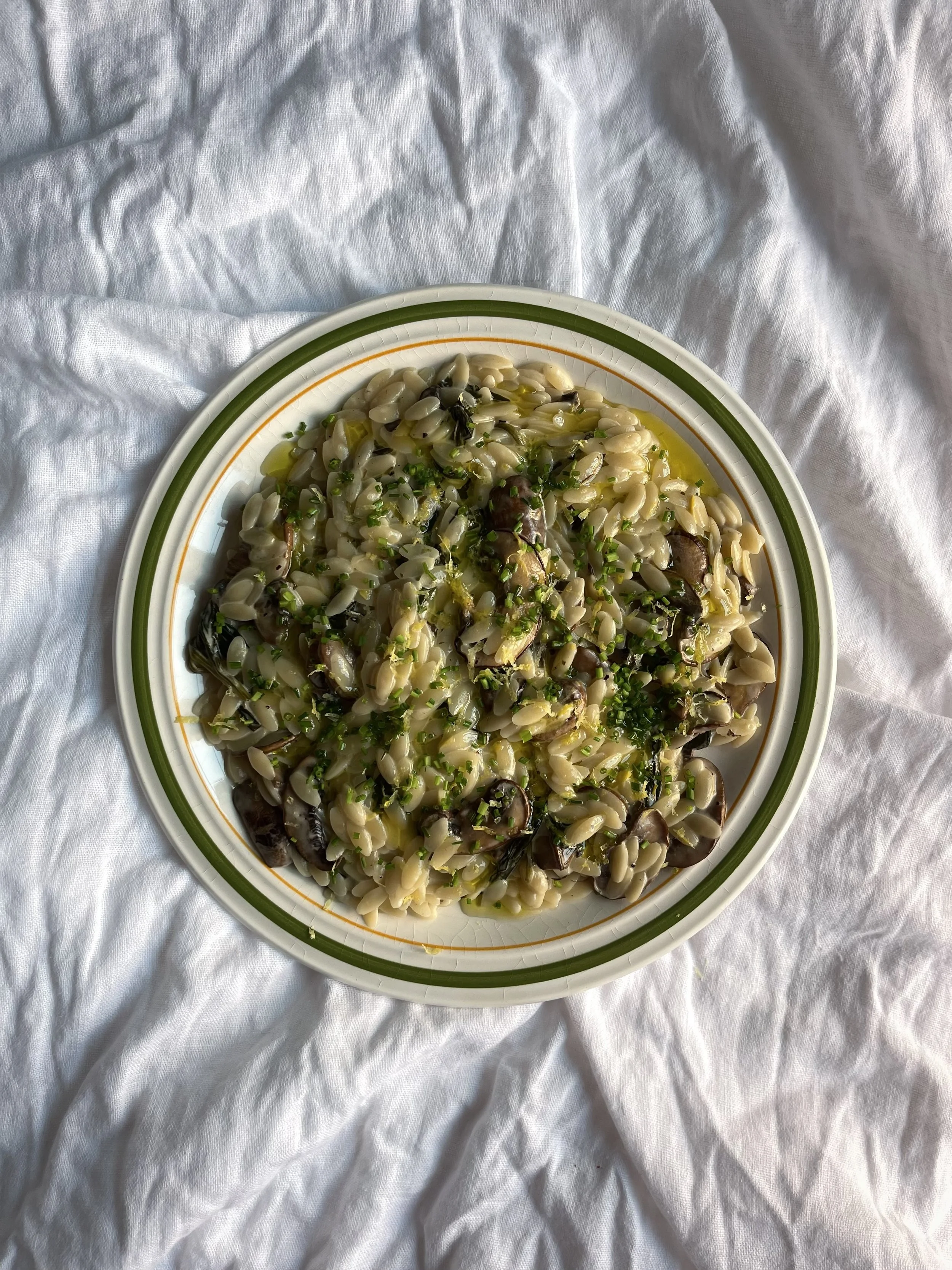 Orzo med mascarpone og sopp