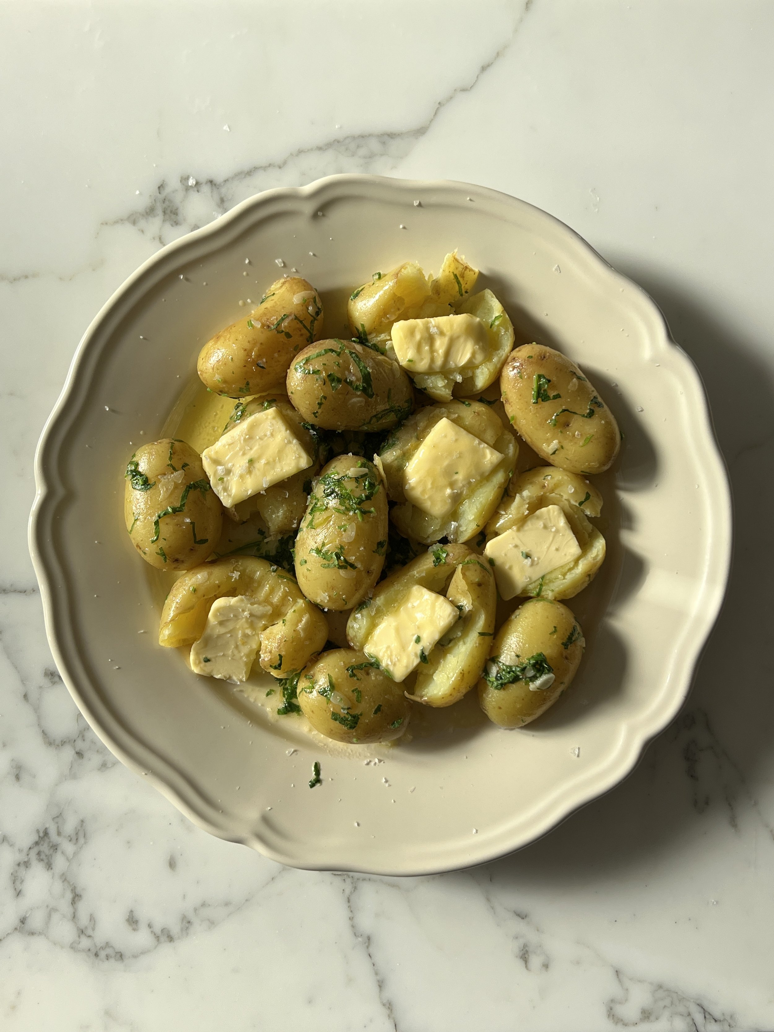 Småpoteter med hvitløksmør