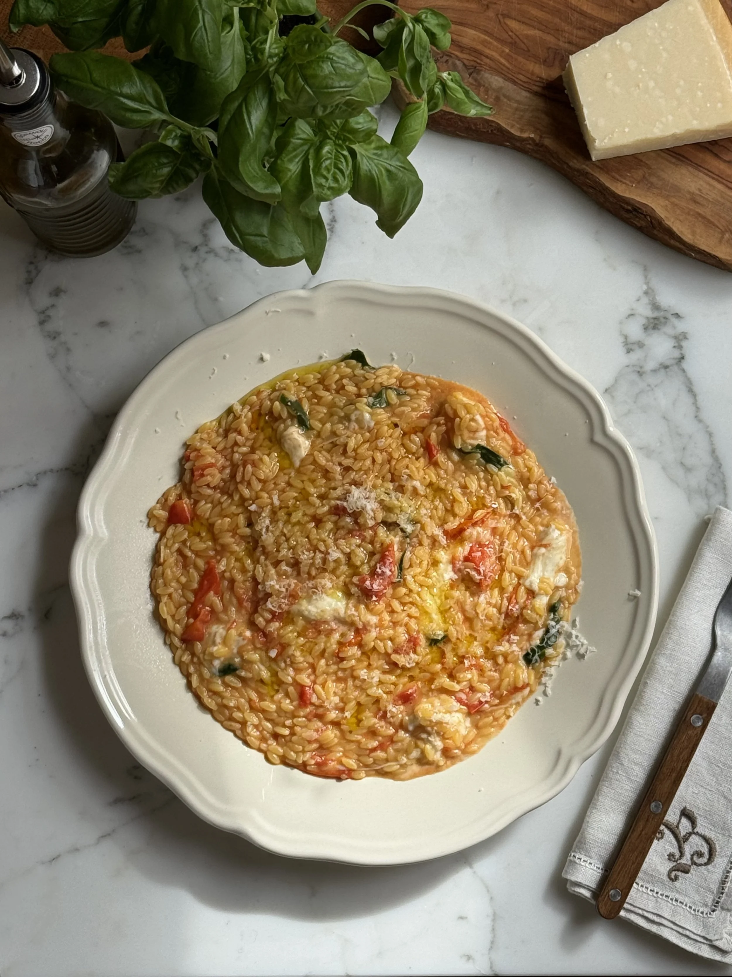 Orzo med sødmetomater og mozzarella