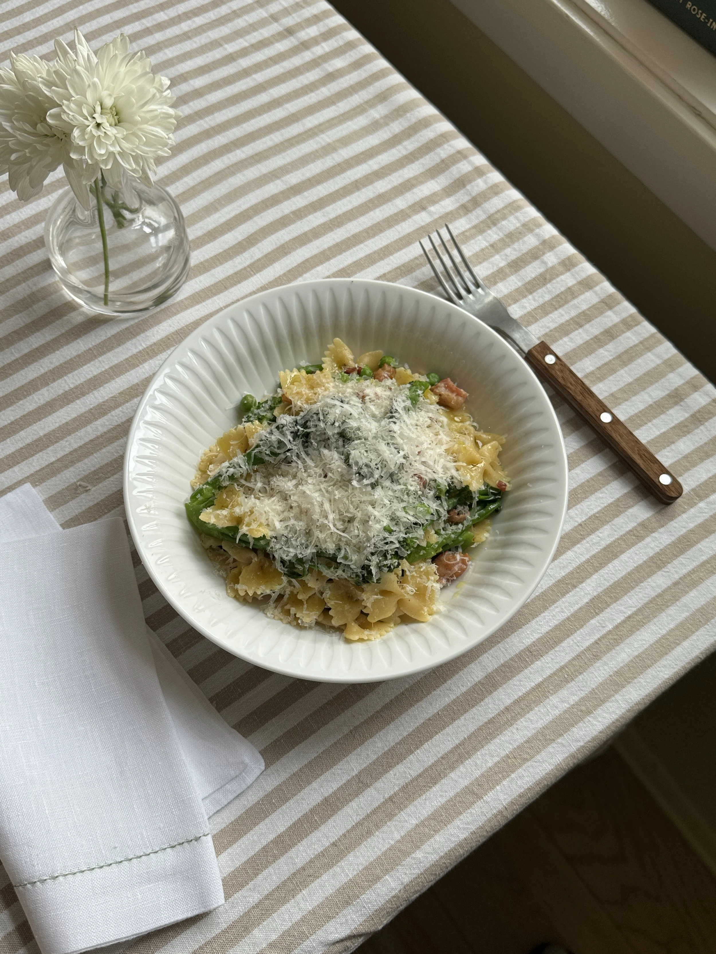 Farfalle med brokkolini og bacon