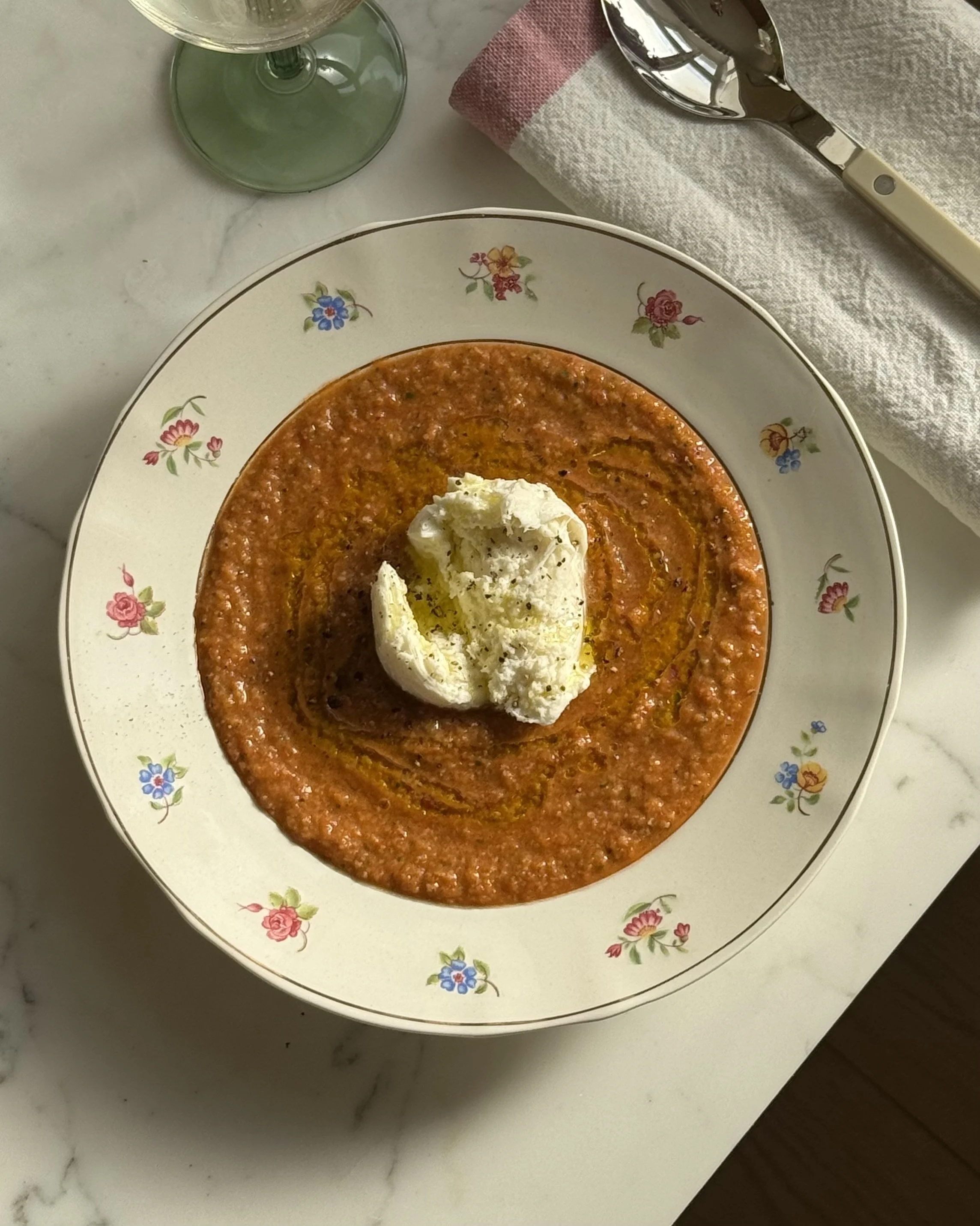 Gazpacho med mozzarella
