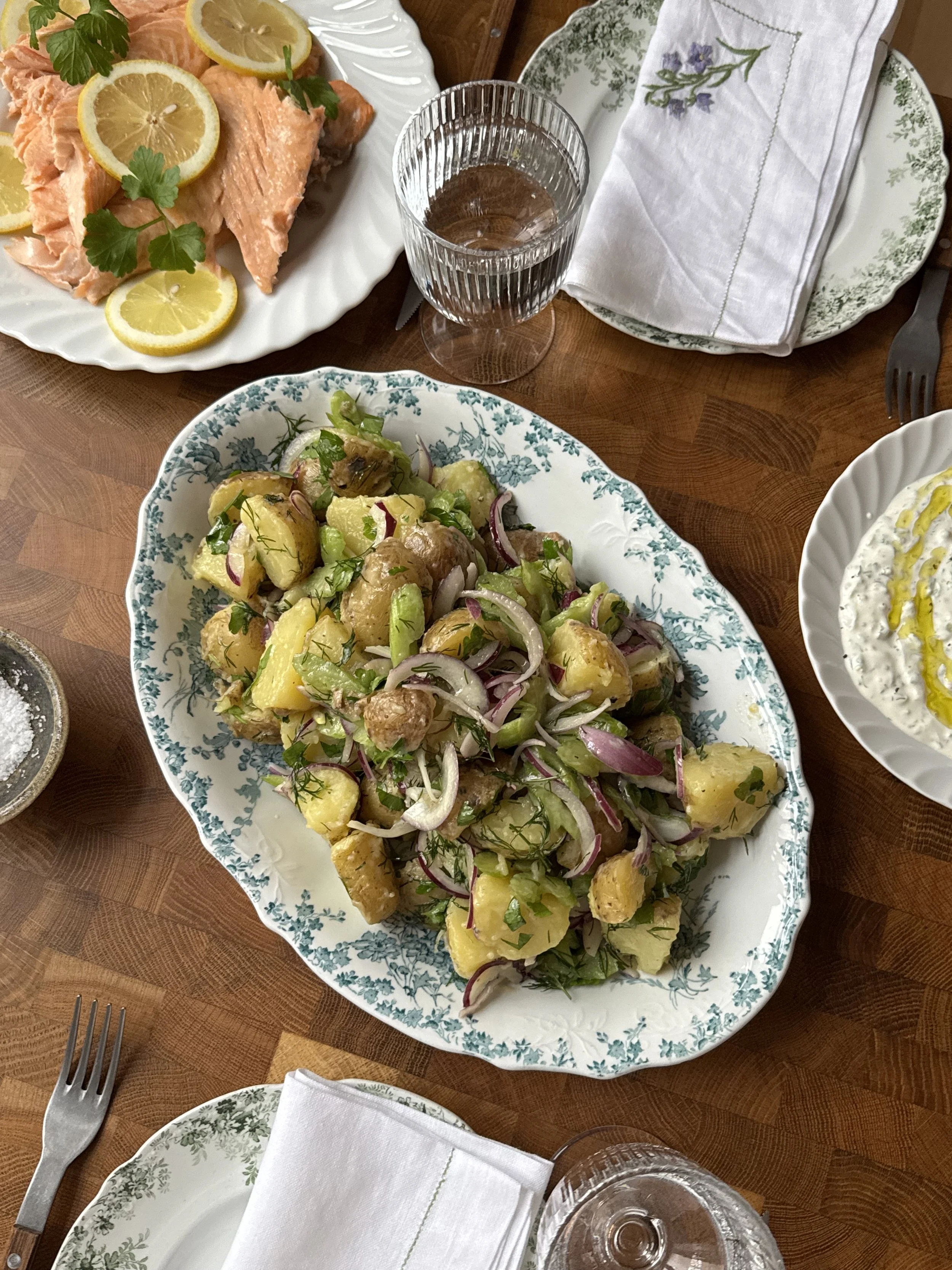 Potetsalat med stangselleri og urter