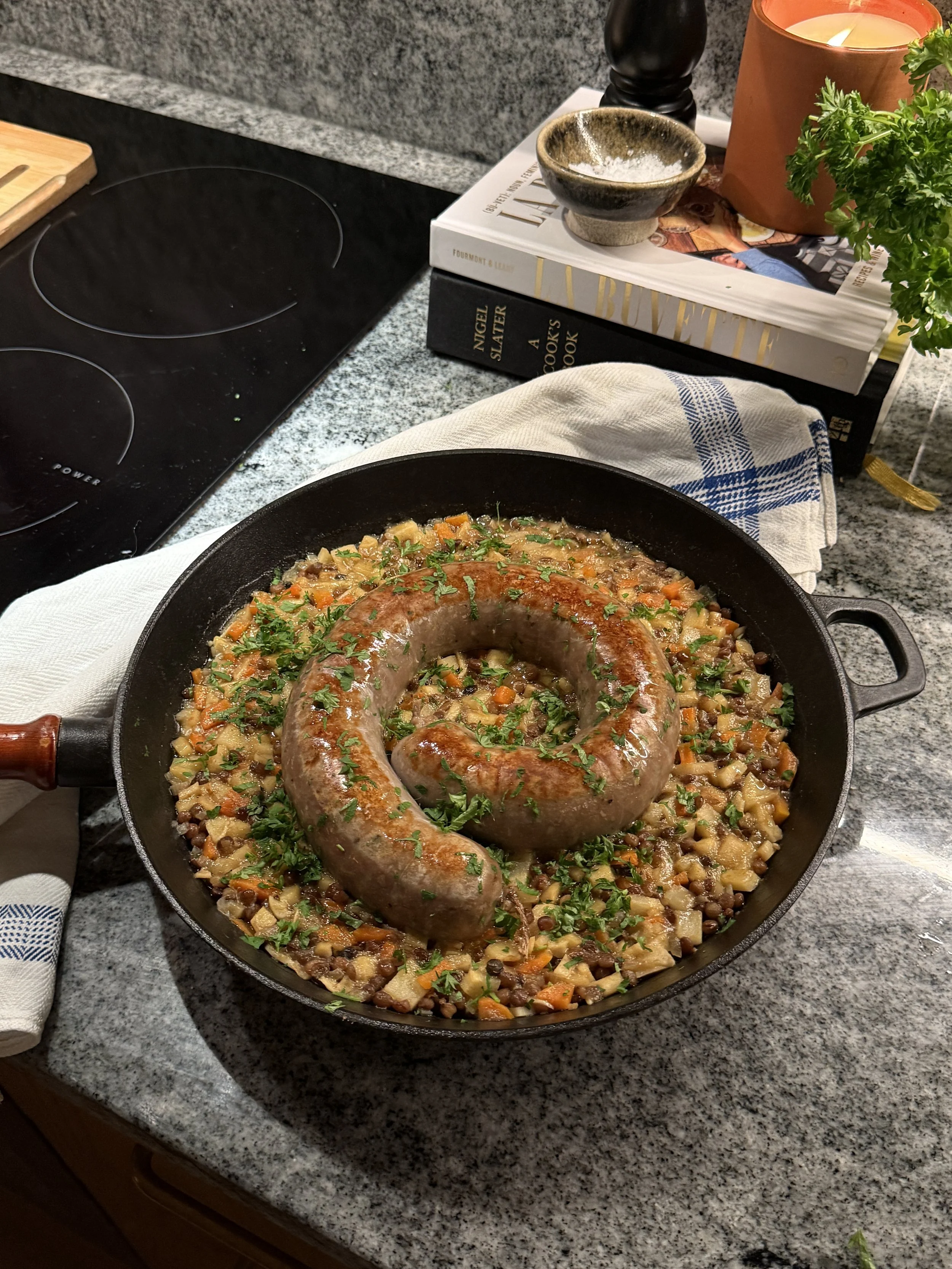 Lammepølse med rotgrønnsaker og linser