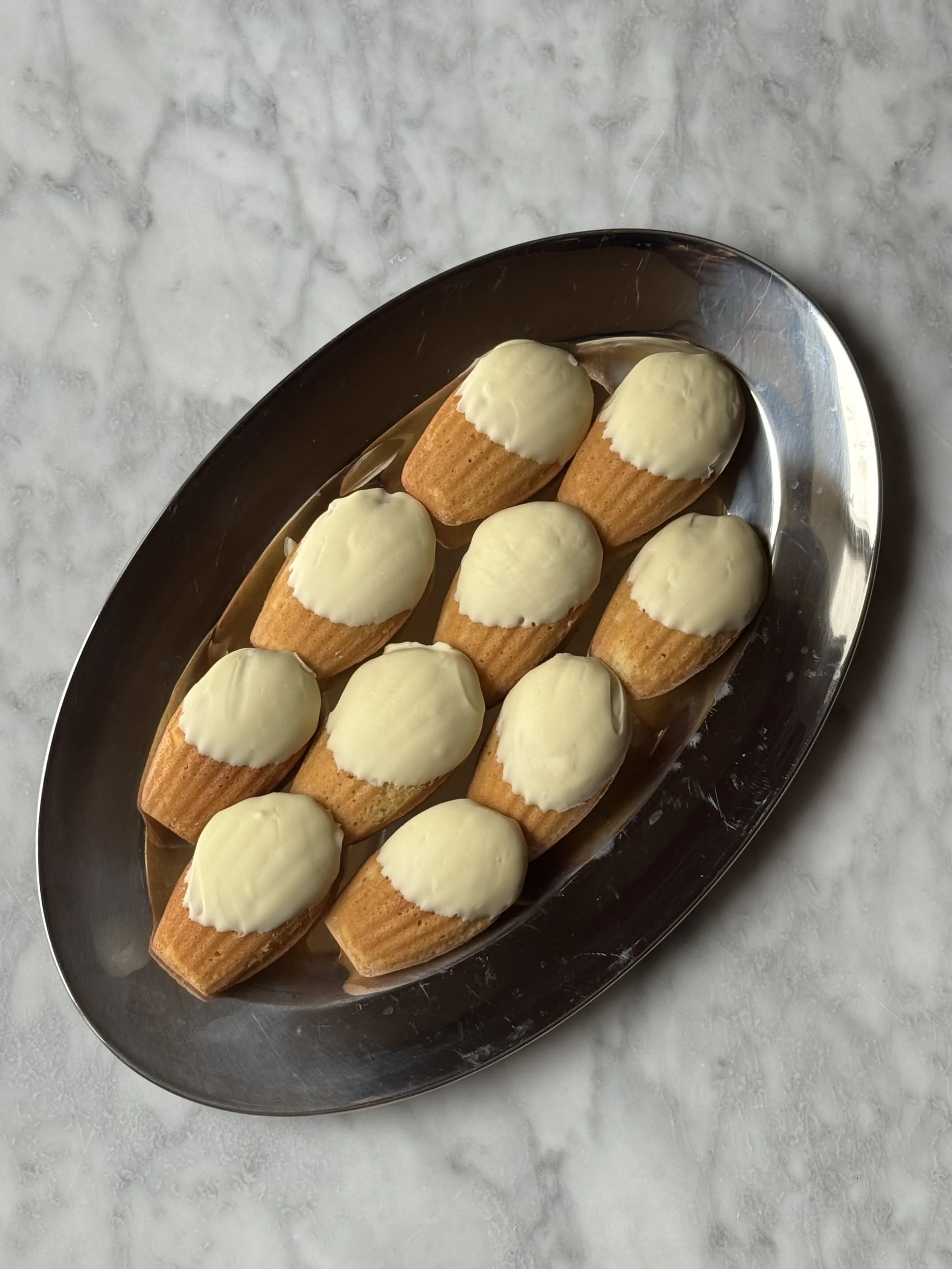 Madeleines med hvit sjokolade