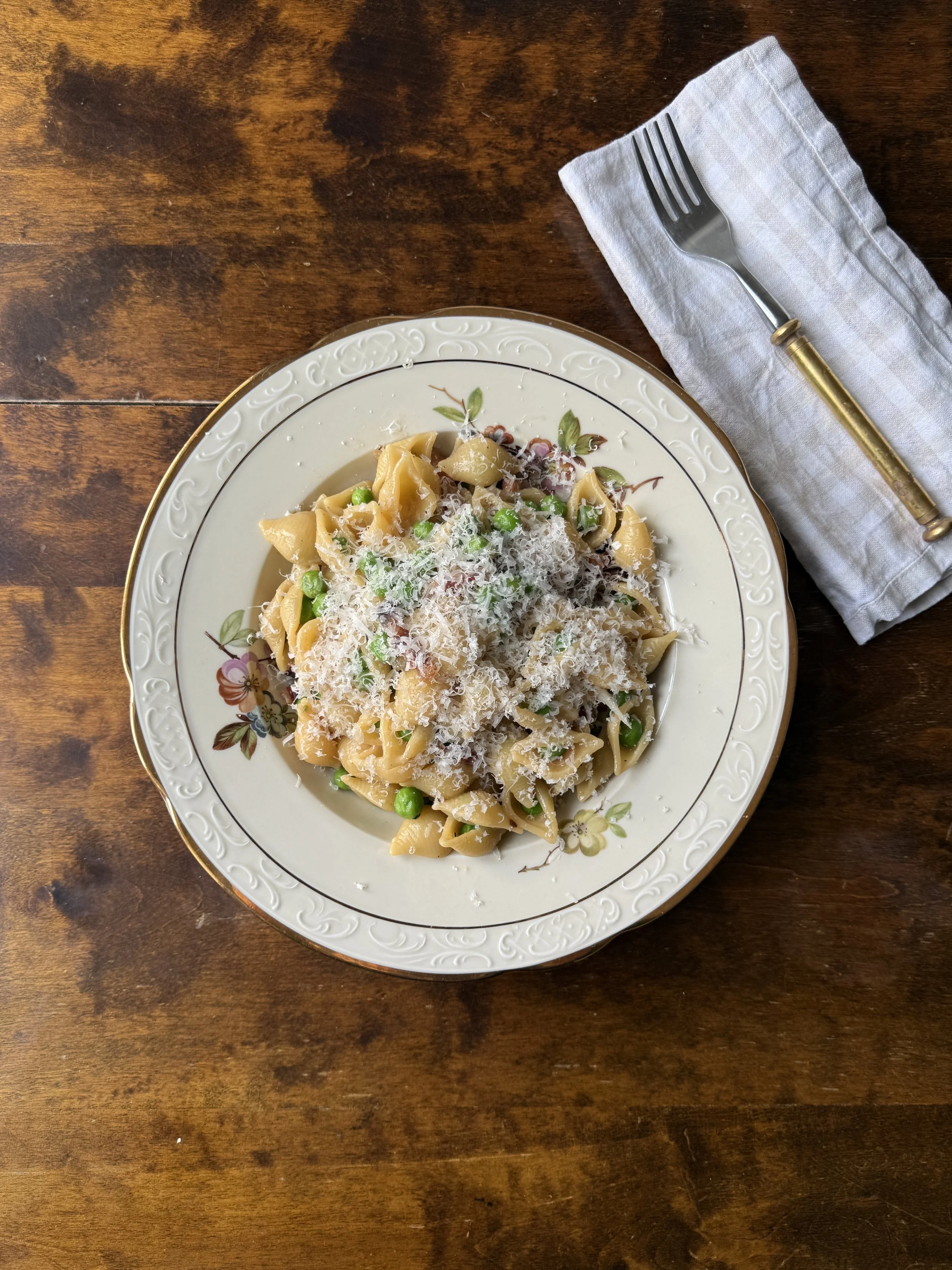Pasta med pancetta og erter