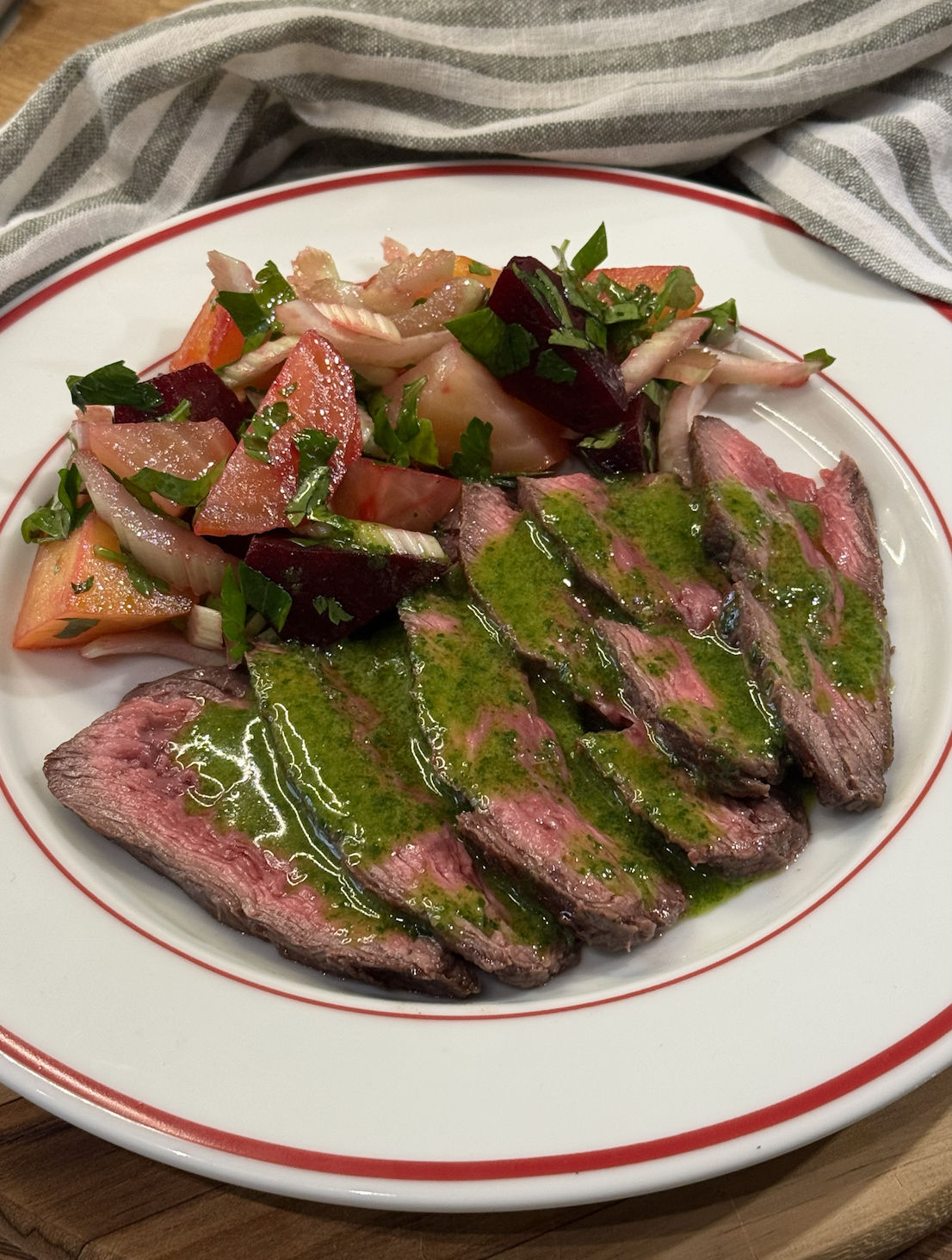 Skirt steak med ramsløkvinaigrette