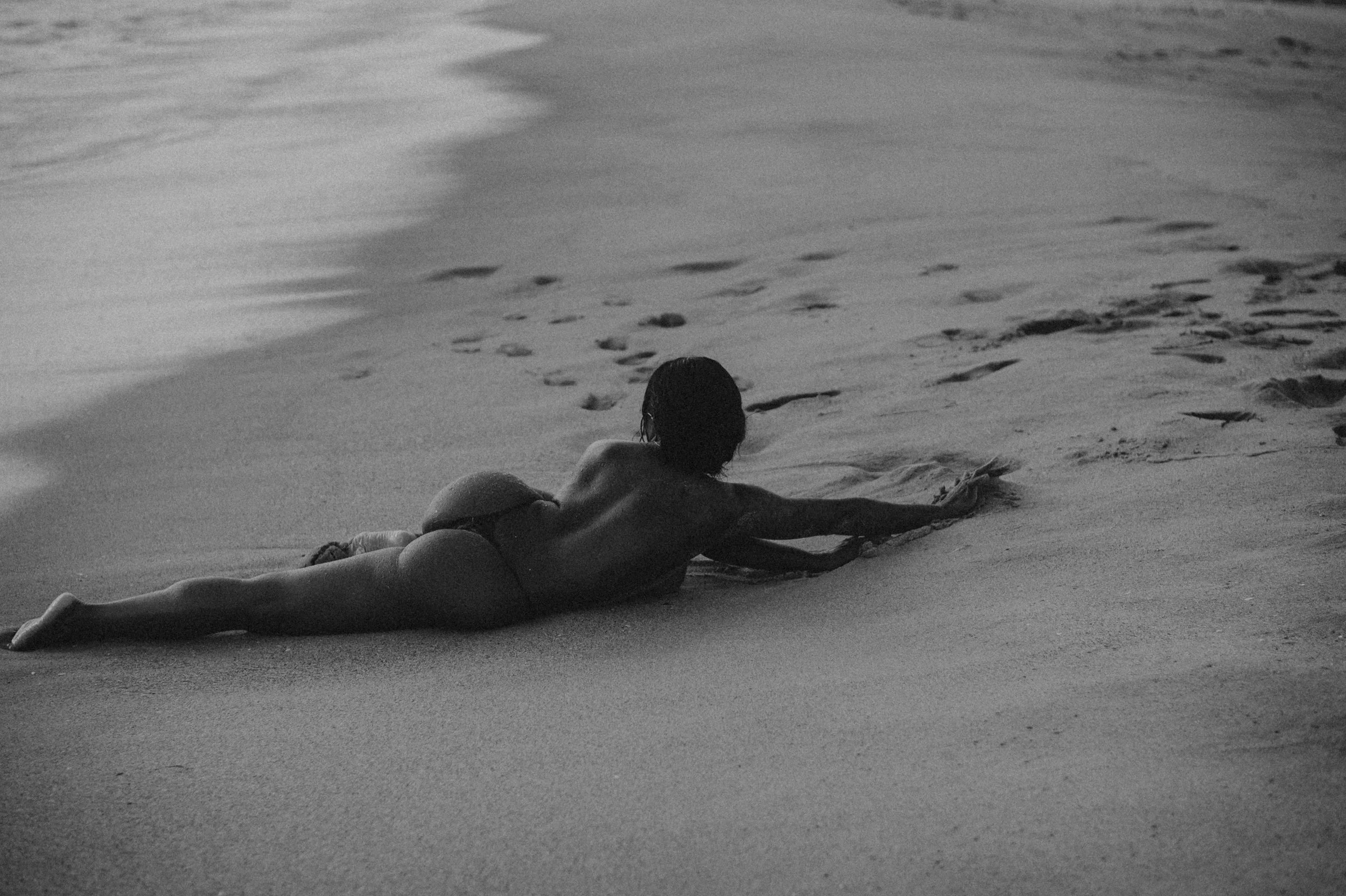 Embody elegance and self-assurance with our refined boudoir portraits from LA based The Body Photographer, Brittnie