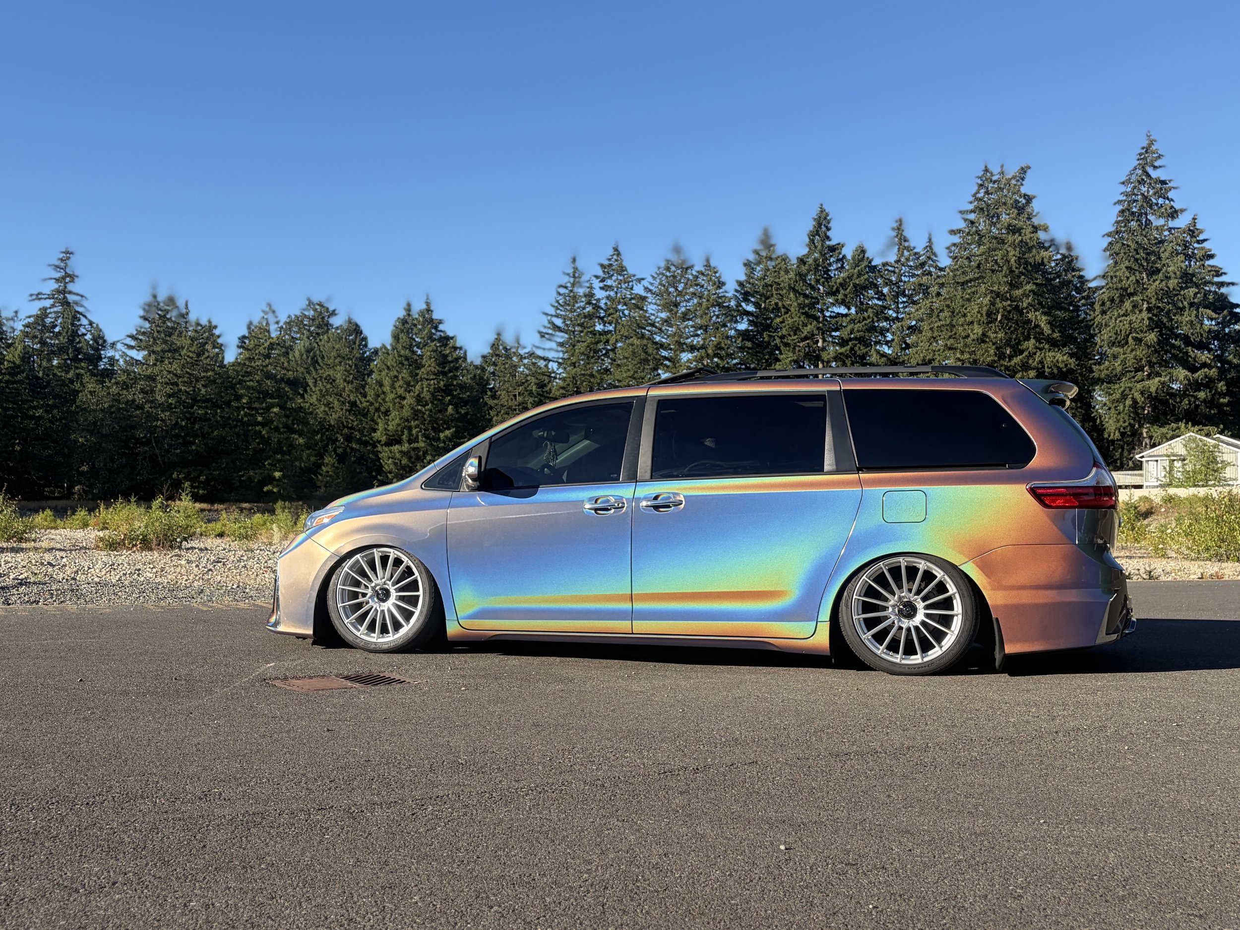 This Toyota Siena got a major color change with #3m prismatic color shift!