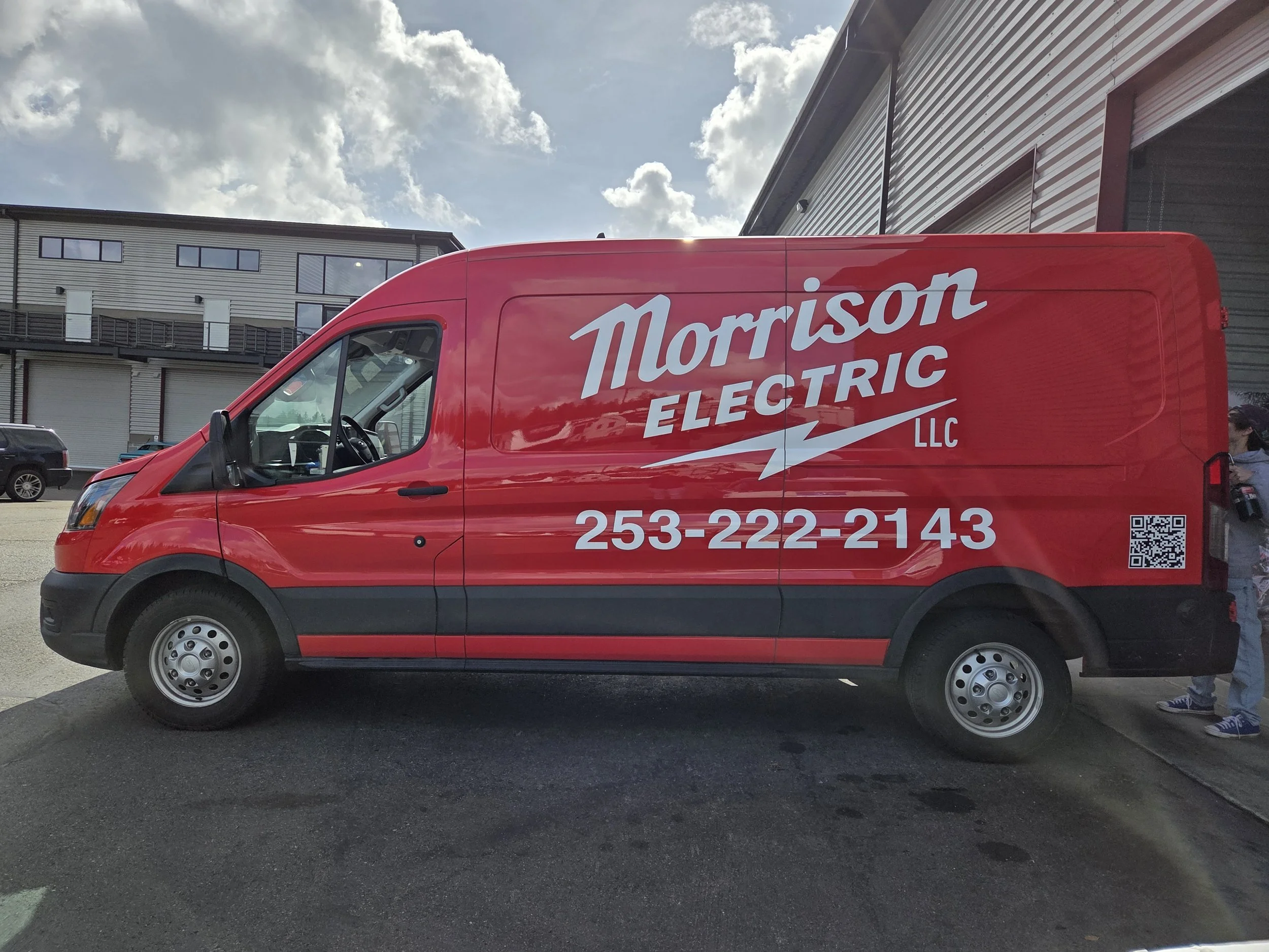 simple but bold spot graphics 