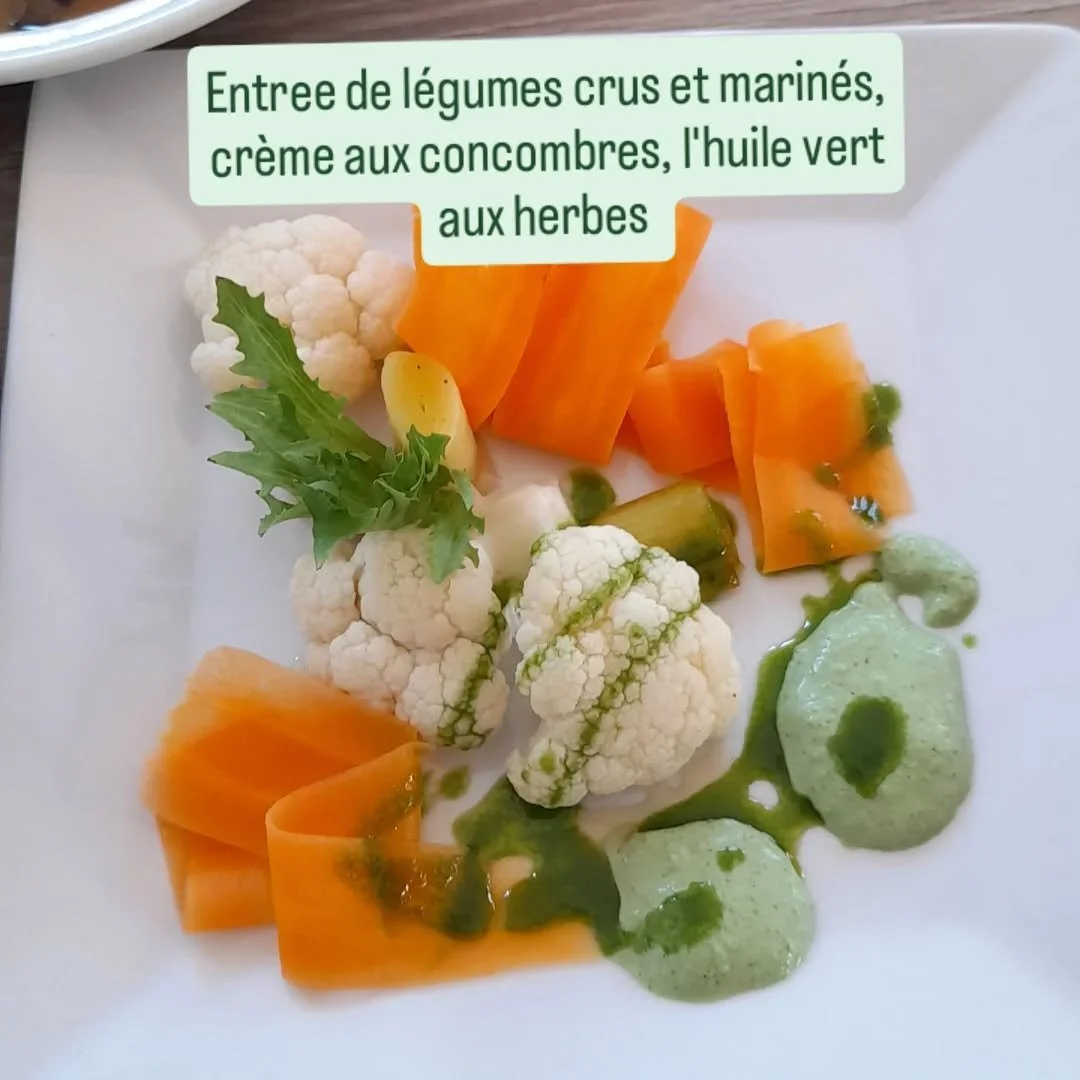 Quelques sympathiques jours de formation sur la cr&eacute;ativit&eacute; "Anti-Gaspi" avec @cyrille_rouge lors de la formation "cuisinier du terroir" &agrave; @afratautrans. Merci !

#vercors #diois #antigaspi #cuisinecr&eacute;at