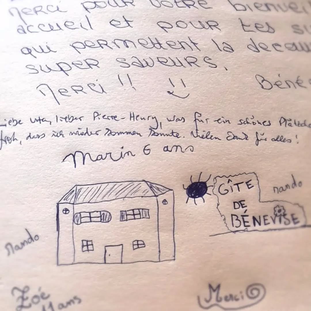 Google Avis et des likes, pouces et c&oelig;urs sur Facebook ou Instagram...
Mais on tient surtout &agrave; notre livre d'or, &agrave; vos petits mots et &agrave; vis dessins ... Et on adore le feuilleter de temps en temps...
Merci beaucoup !

@paysd