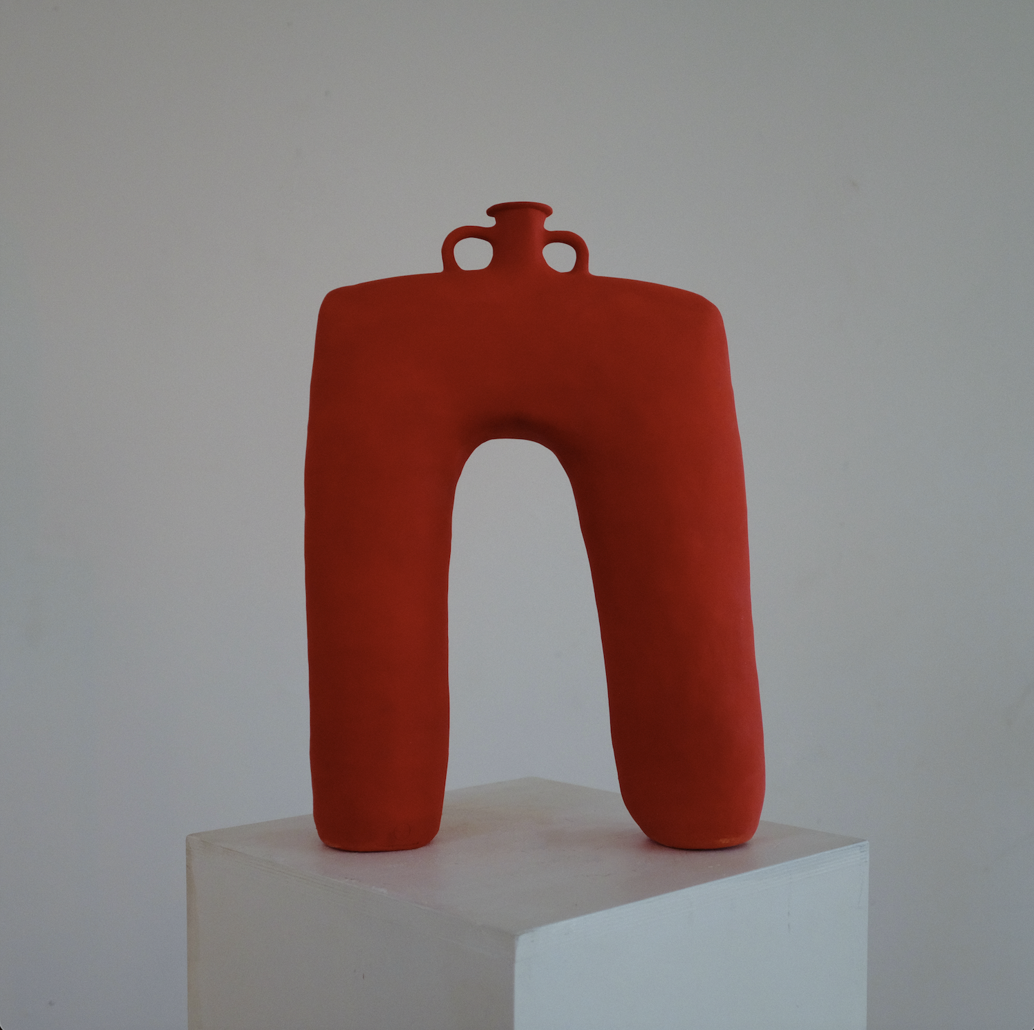 akimbo vase..jpg
