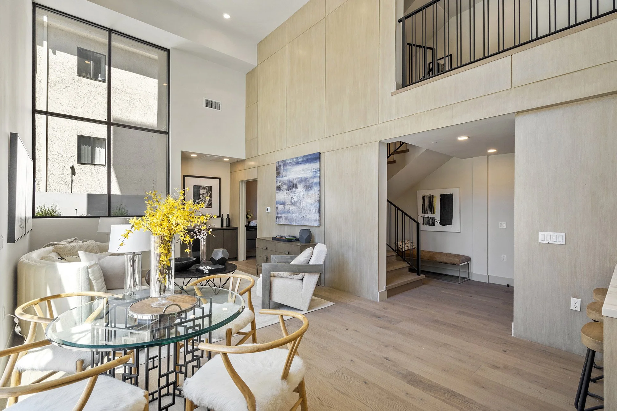 12302 Moorpark 8 4.jpg