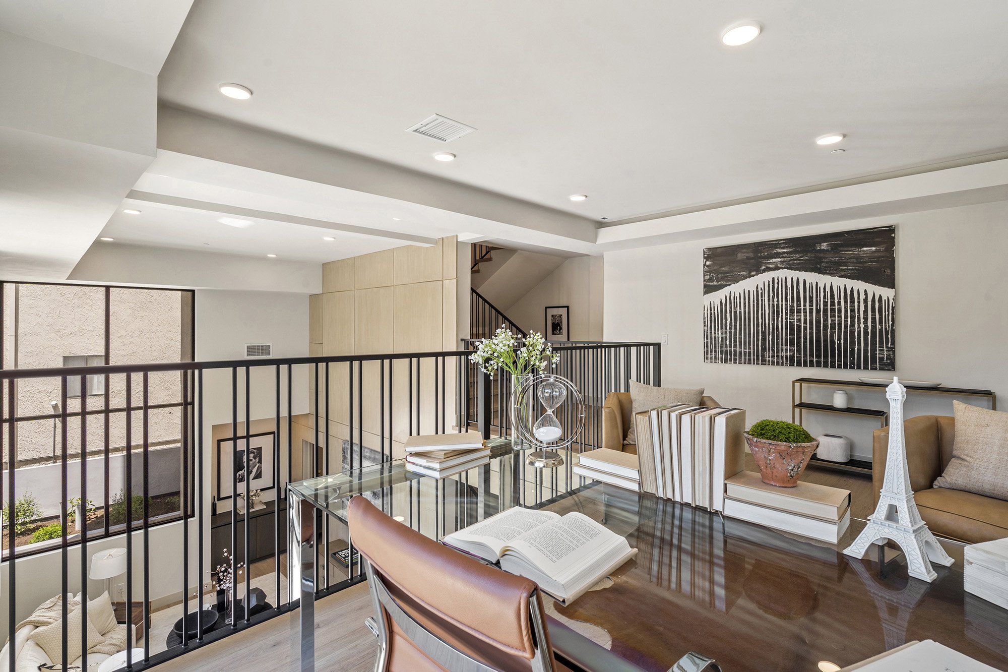 12302 Moorpark 8 24.jpg