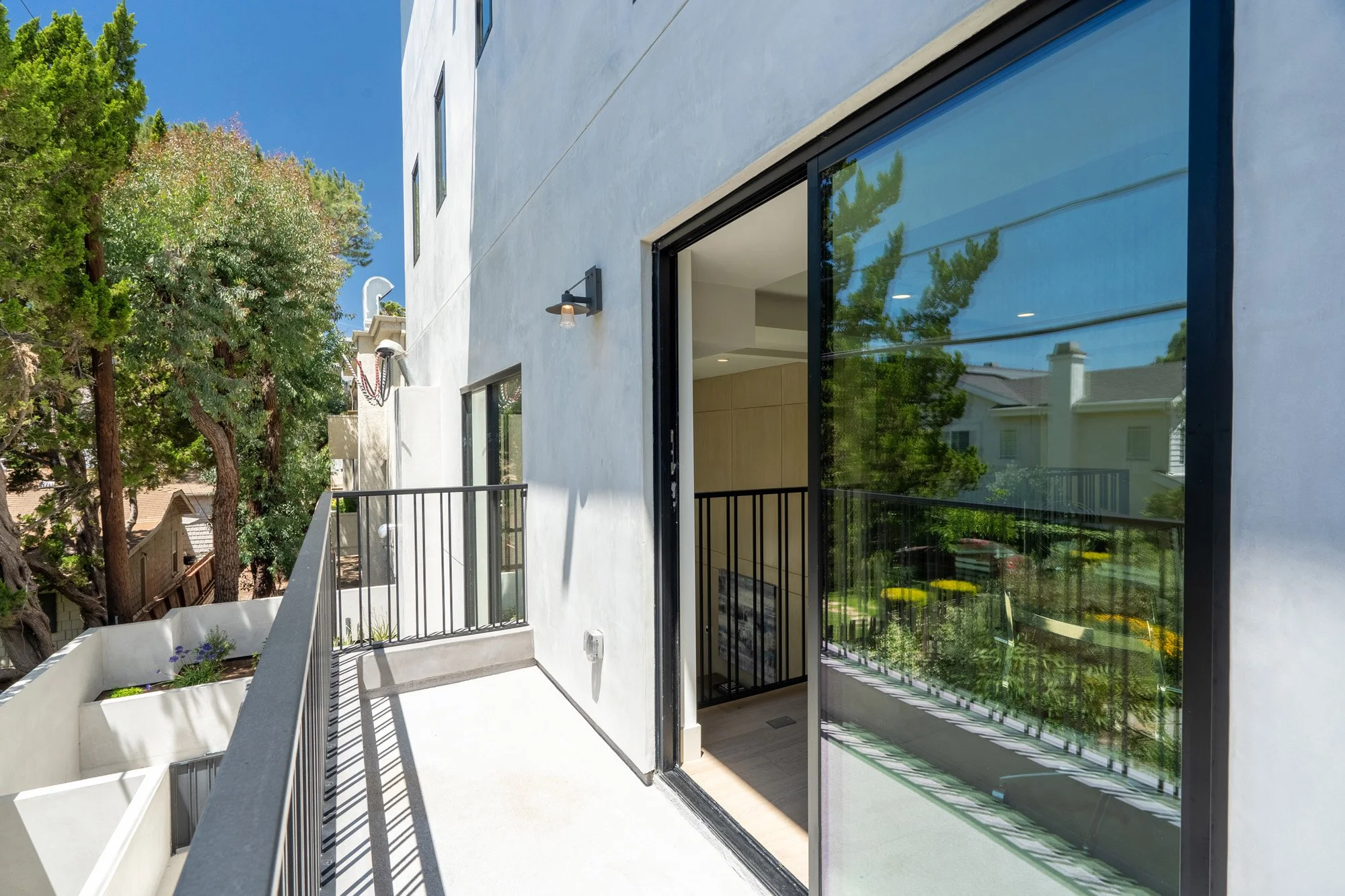 12302 Moorpark 8 26.jpg