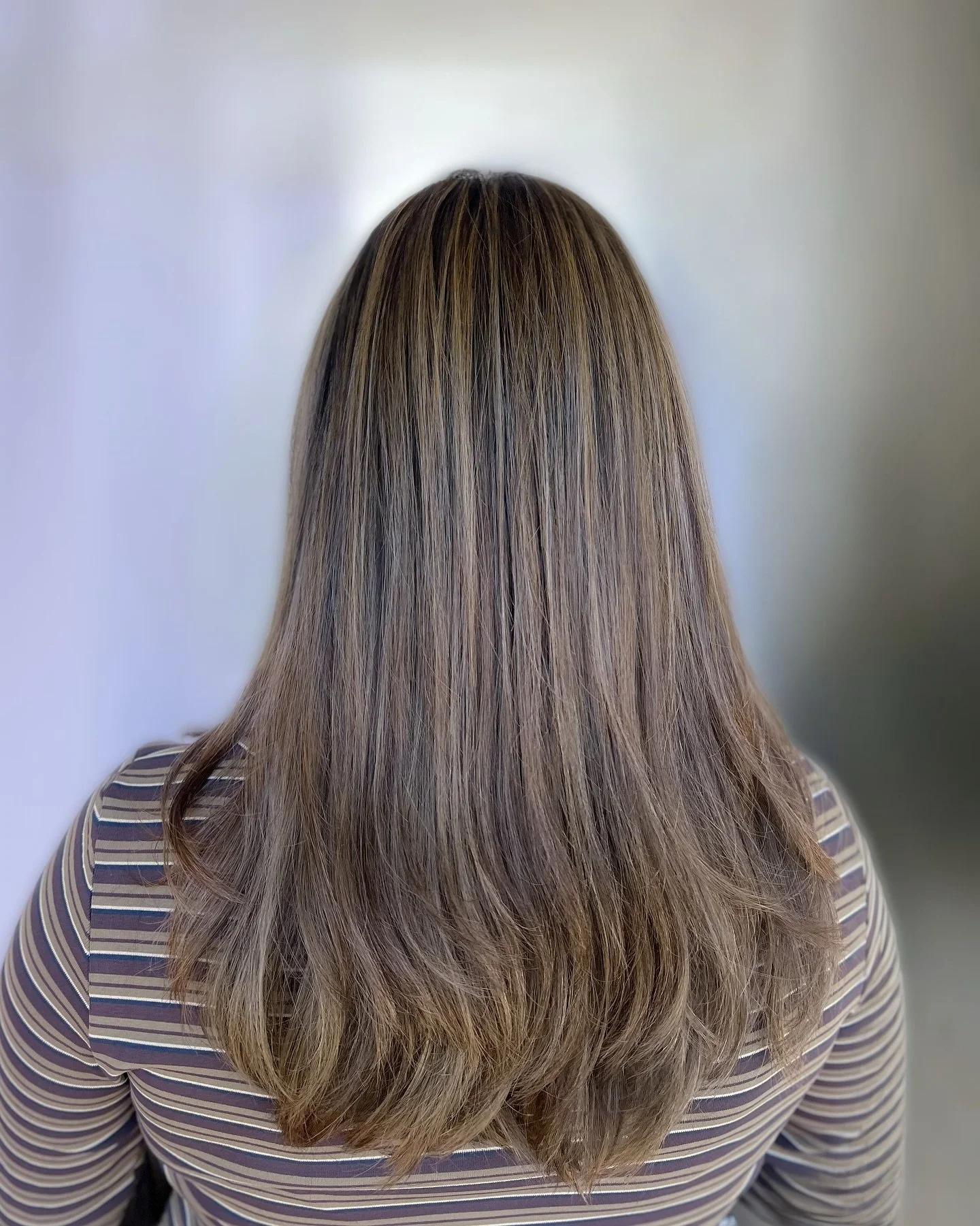 Experience vibrant roots while maintaining a blended look for a softer grow-out. ✨
That&rsquo;s why I favor a lived-in style for those seeking lower maintenance hair. 
Schedule your appointment today!

#blonde #sandiegohairstylist #sandiegosalon #hil