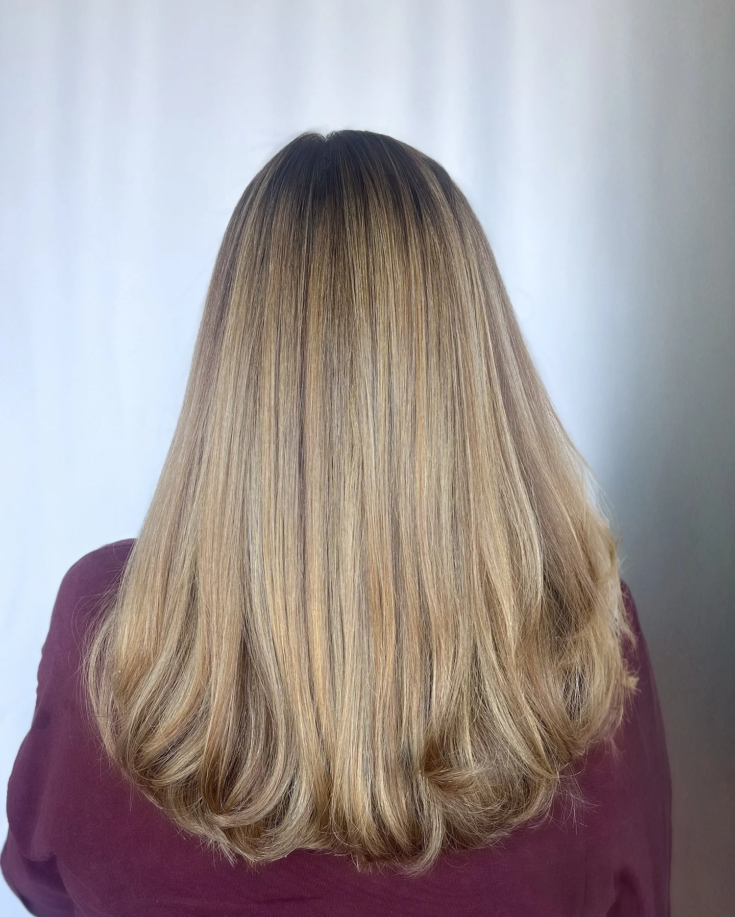 It was time for a complete refresh after a couple of months! 
We brightened everything up, applied a nourishing mask, and finished it off with a haircut to revitalize the ends. 🌟
Schedule your appointment for an &ldquo;Overall Lived-in Color&rdquo; 