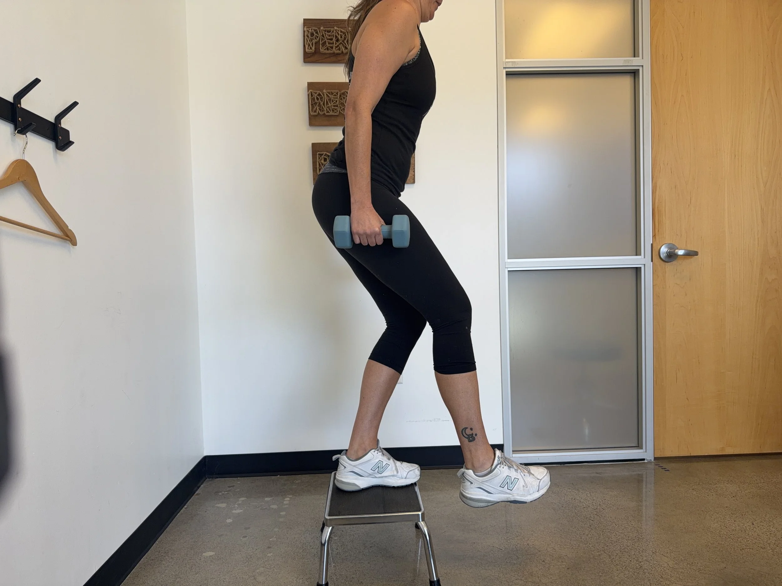loaded single leg step down exercise for deceleration