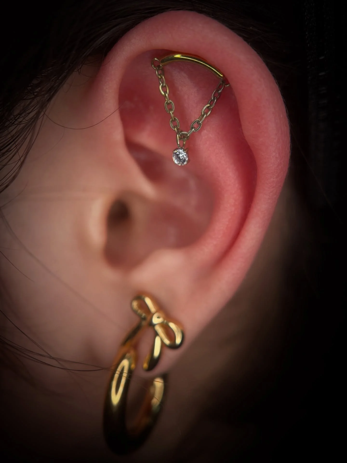 Same jewelry, two besties, two totally different looks. ✨
Would you go for anodized gold titanium or the clean natural titanium finish on your helix?

#redcatstudio #titaniumjewelry #helixpiercing #anodizedtitanium #piercinginspo