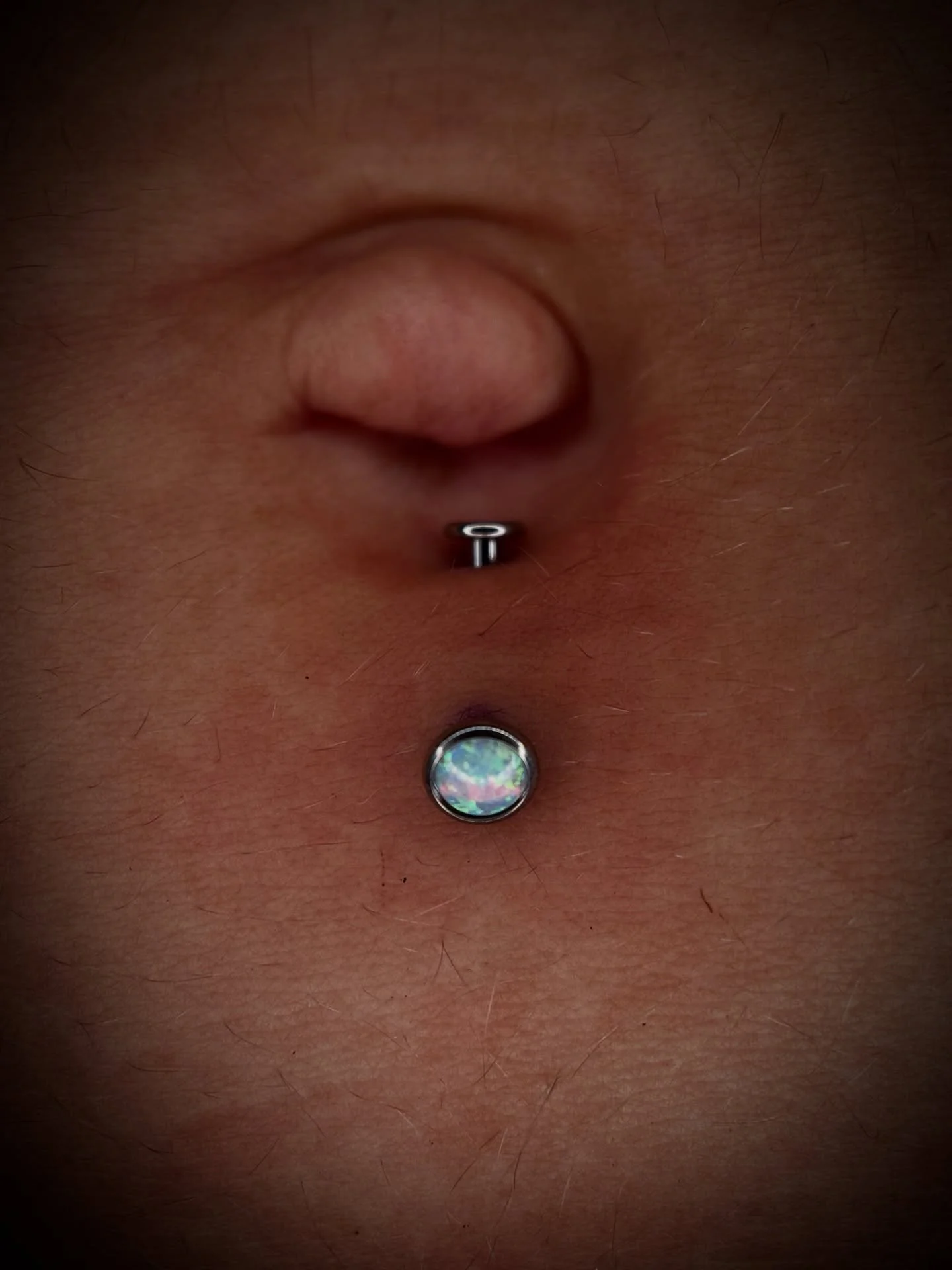 Every body is different - and that&rsquo;s where real piercing expertise matters 💎
In this case, traditional upper navel anatomy wasn&rsquo;t suitable, but that didn&rsquo;t mean the belly button couldn&rsquo;t be beautifully adorned. We adapted the
