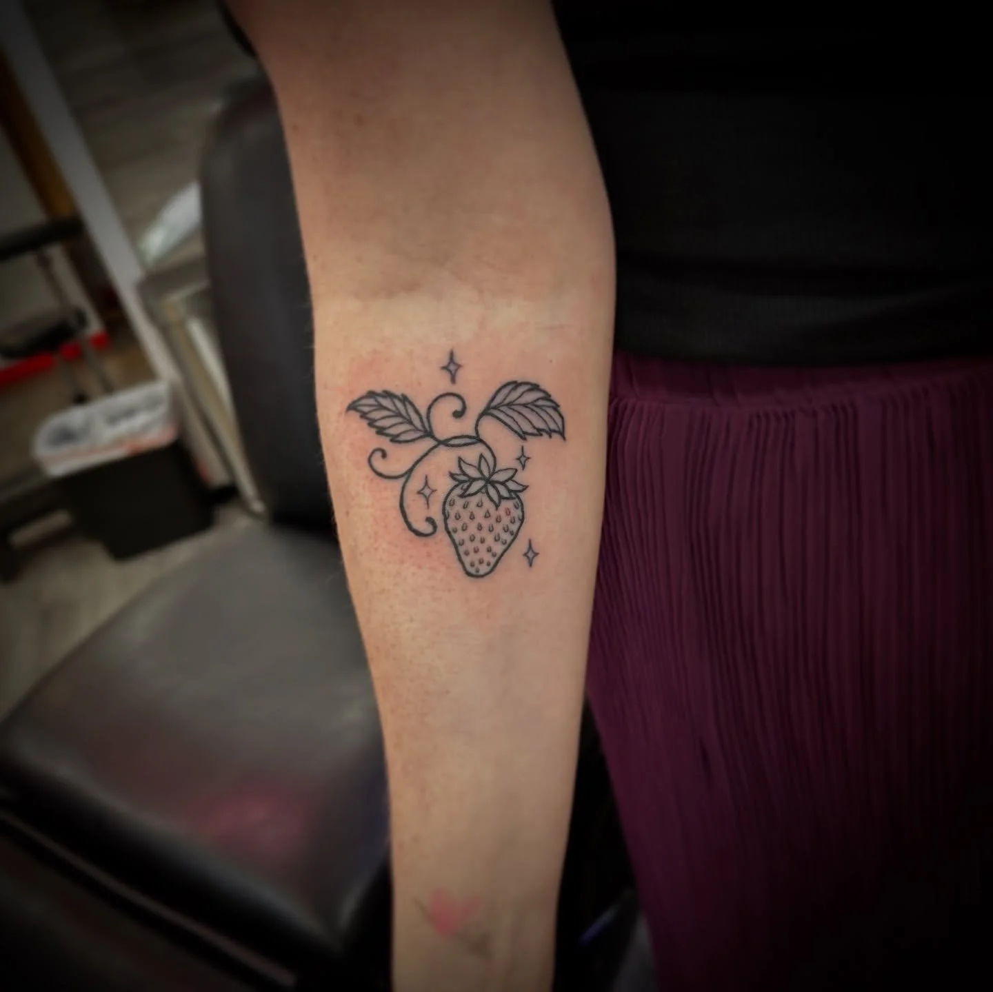 Delicate florals, soft linework, and timeless botanical details 🌿
This carousel showcases a selection of floral tattoos we&rsquo;ve created - subtle, elegant, and perfect for anyone who loves minimal yet meaningful ink.

Have an idea in mind? Walk i