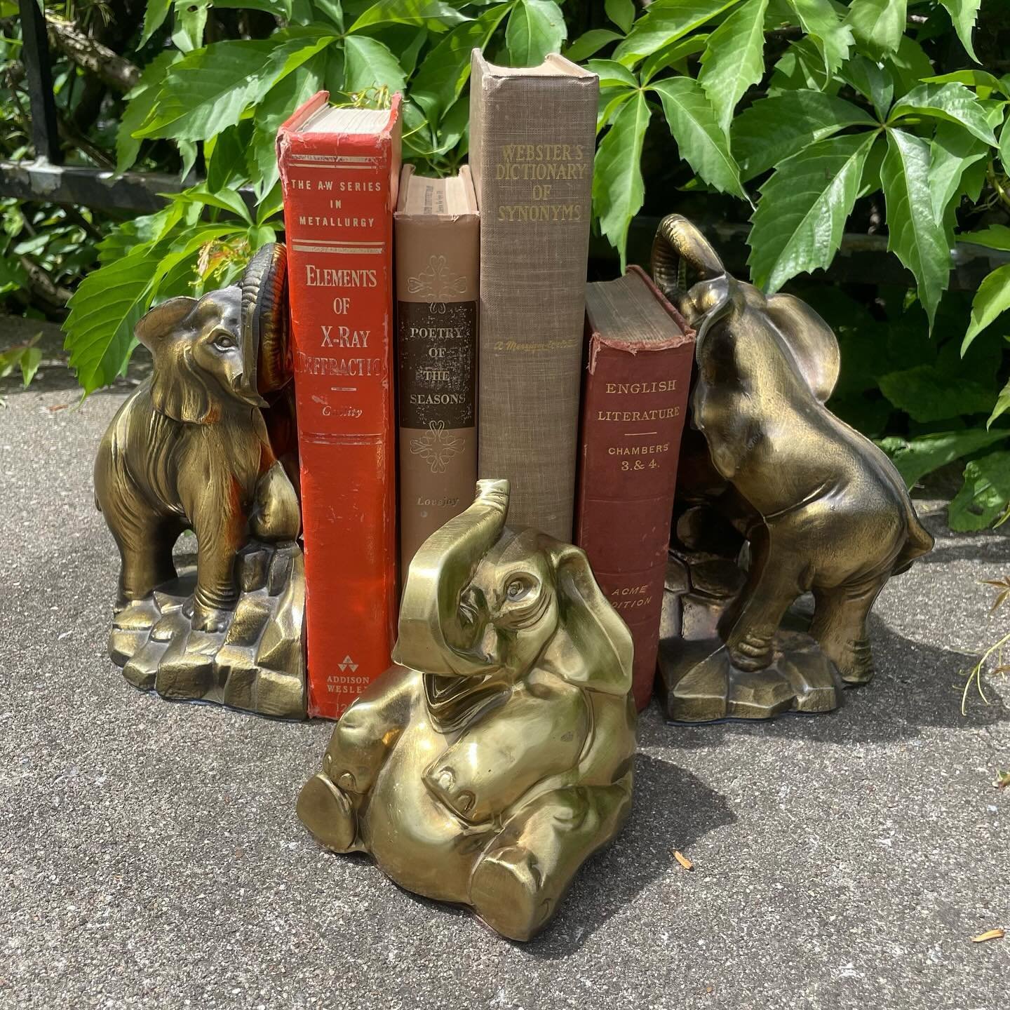 Can you even with these 🐘 🐘🐘 friends! 1975 golden elephant bookends $40. And chonky brass elephant $34.