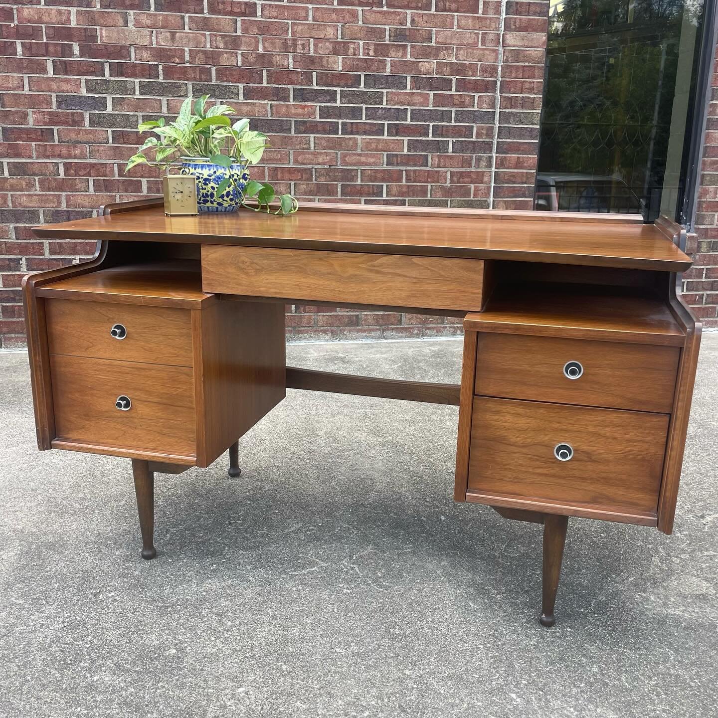 Take my breath away! 1960s American walnut mainline floating desk by Hooker. Deep drawers for plenty of storage and black and chrome knobs 31&rdquo; tall 50&rdquo; wide 26&rdquo; deep $1100. Swiza and Carriage golden clock $40.